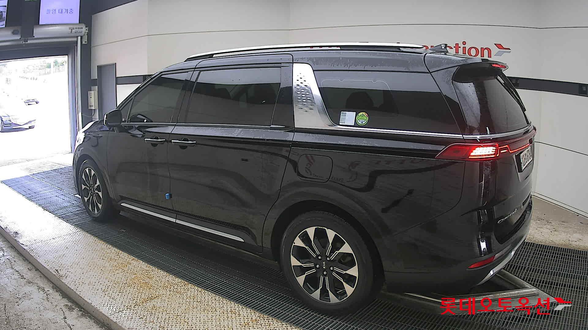 2021 - kia carnival