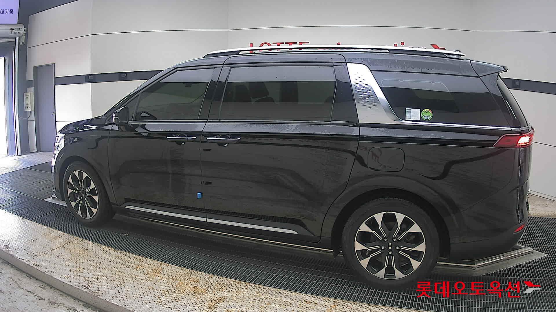 2021 - kia carnival