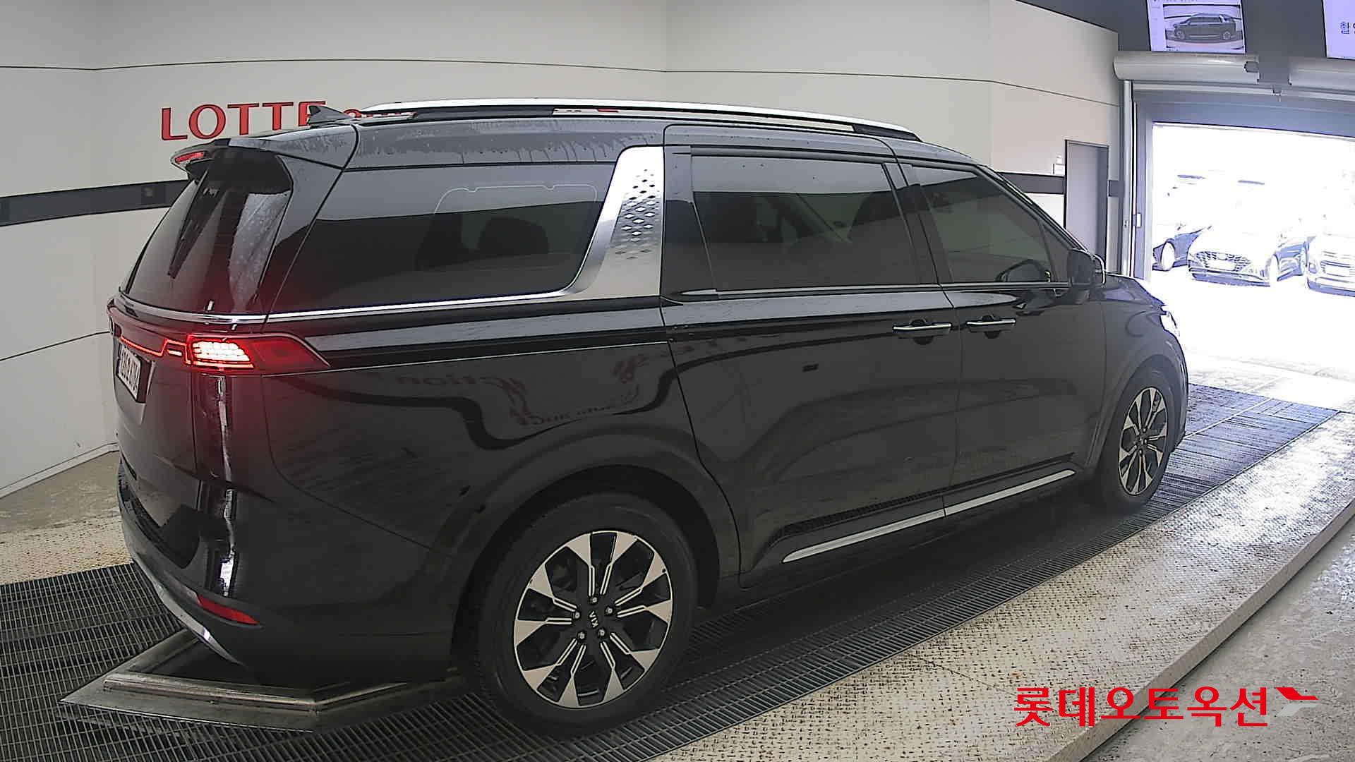 2021 - kia carnival