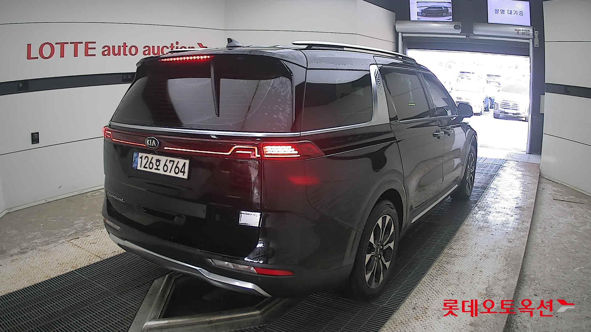 2021 - kia carnival