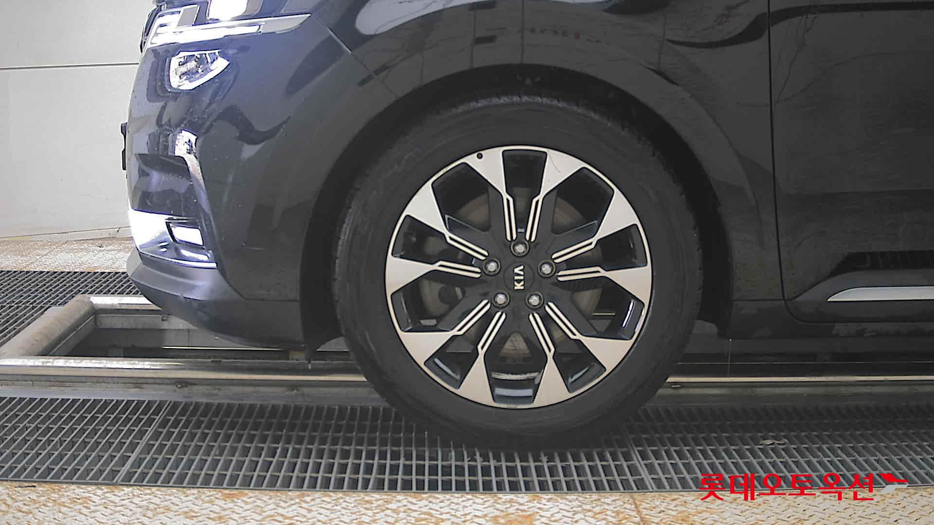 2021 - kia carnival
