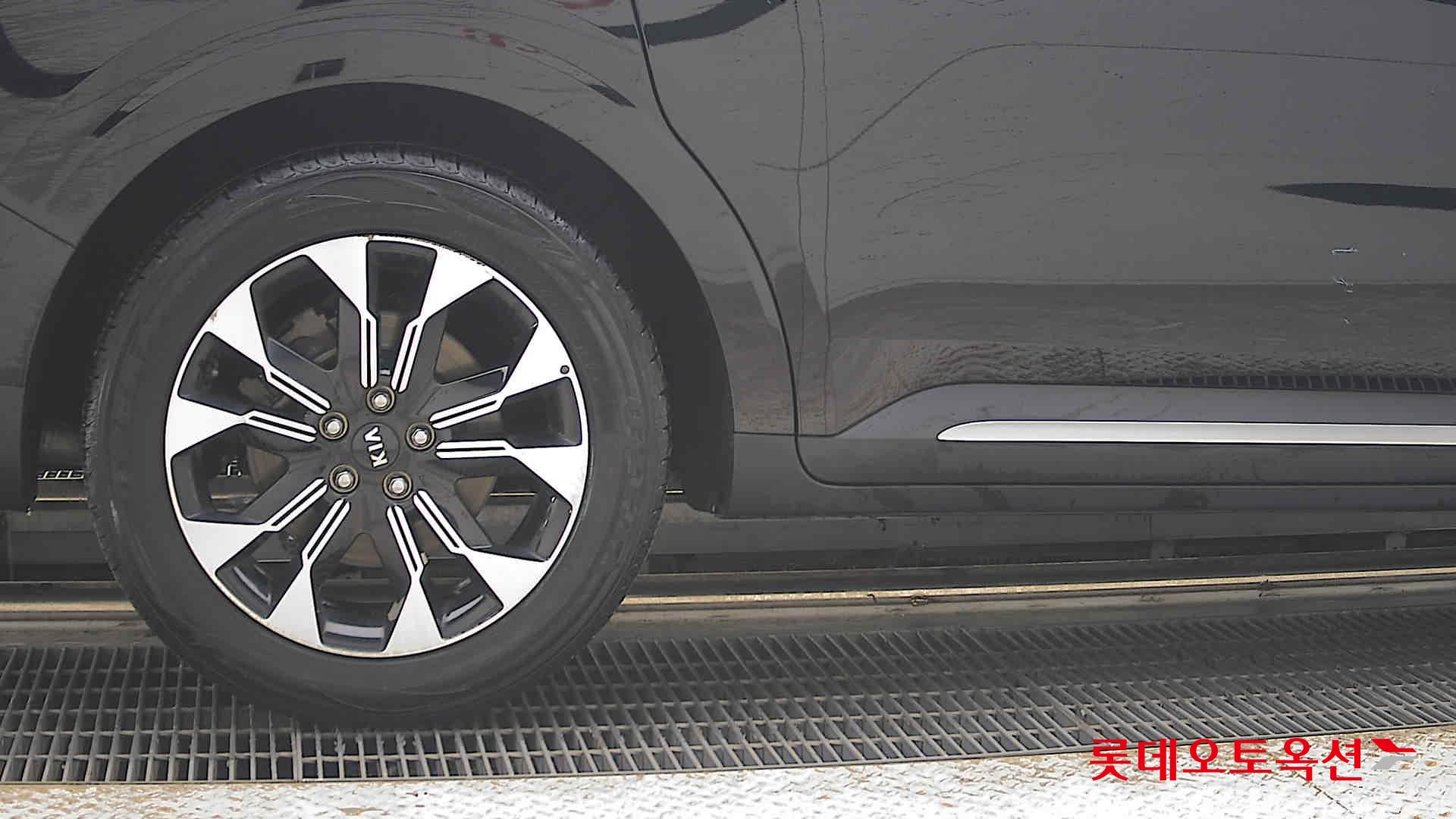 2021 - kia carnival