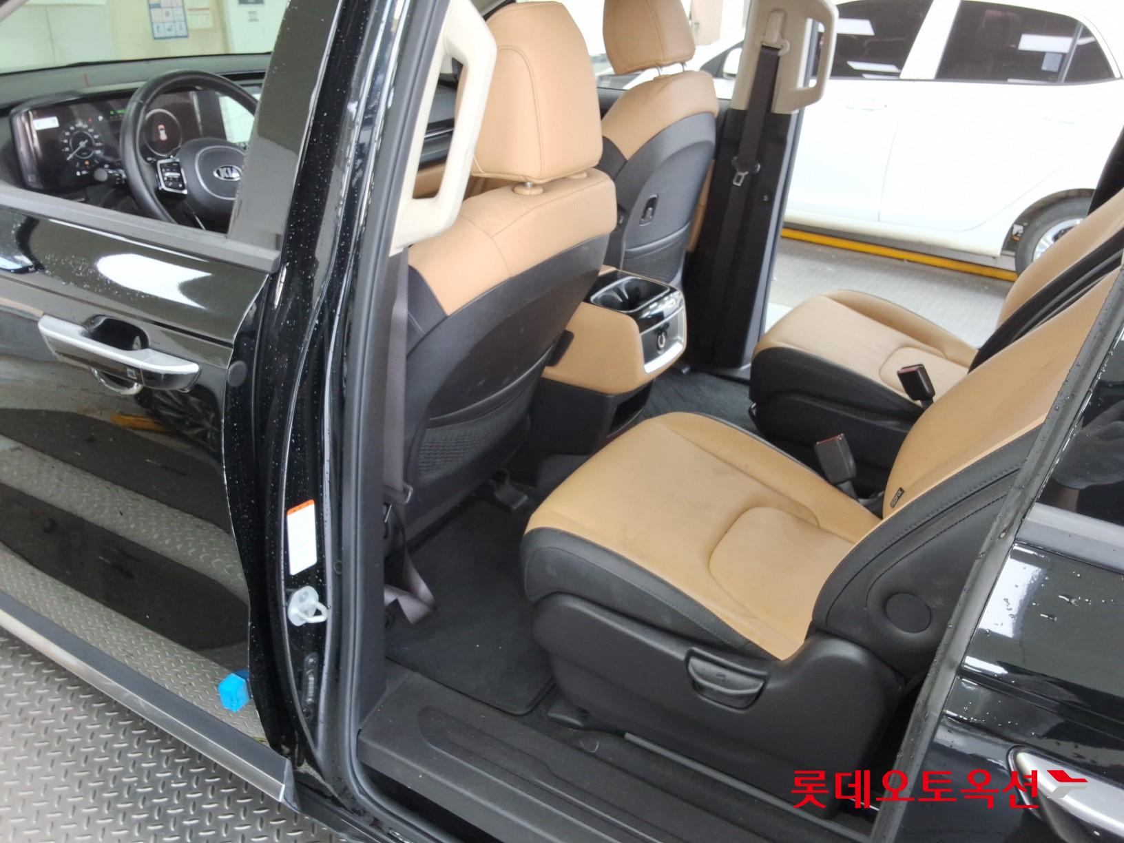 2021 - kia carnival