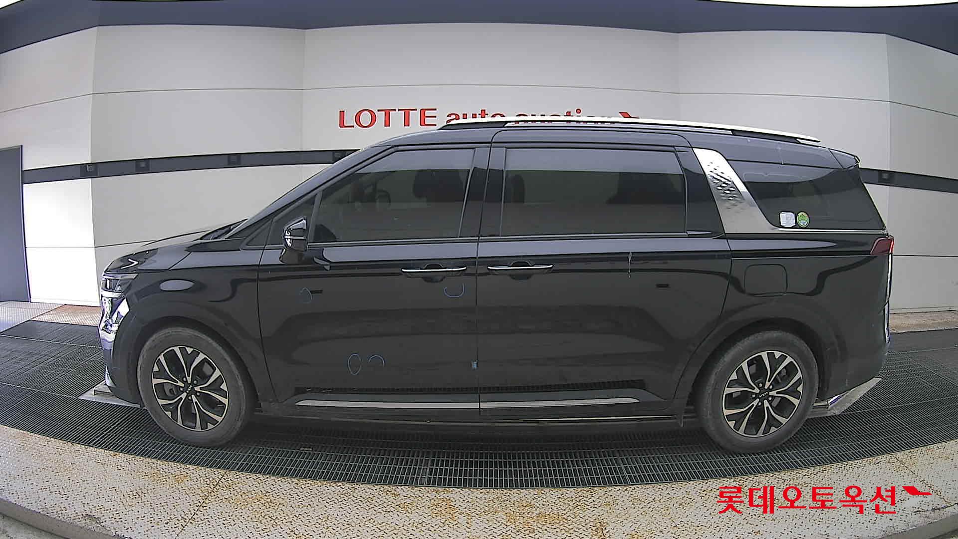 2022 - kia carnival