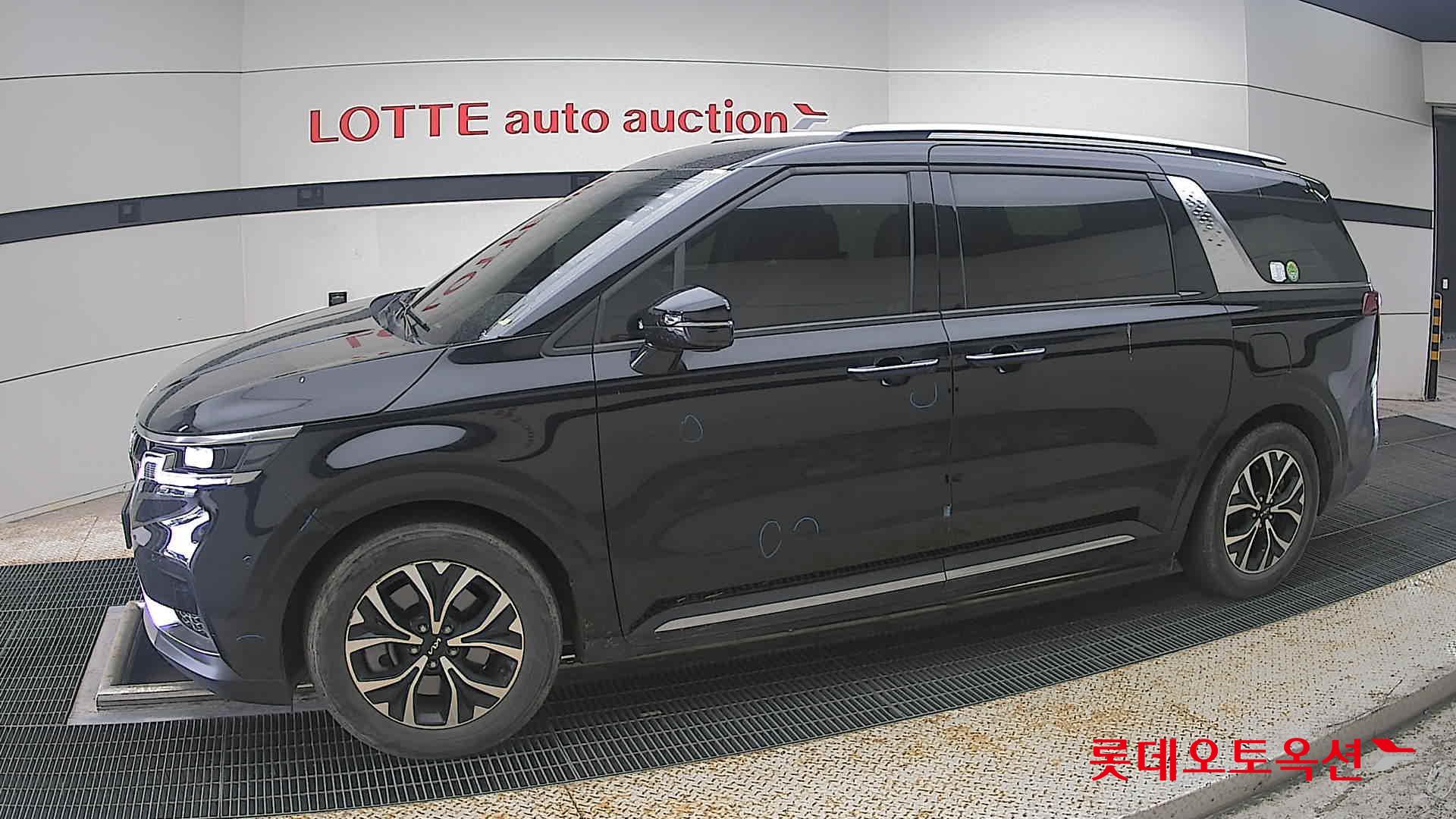 2022 - kia carnival