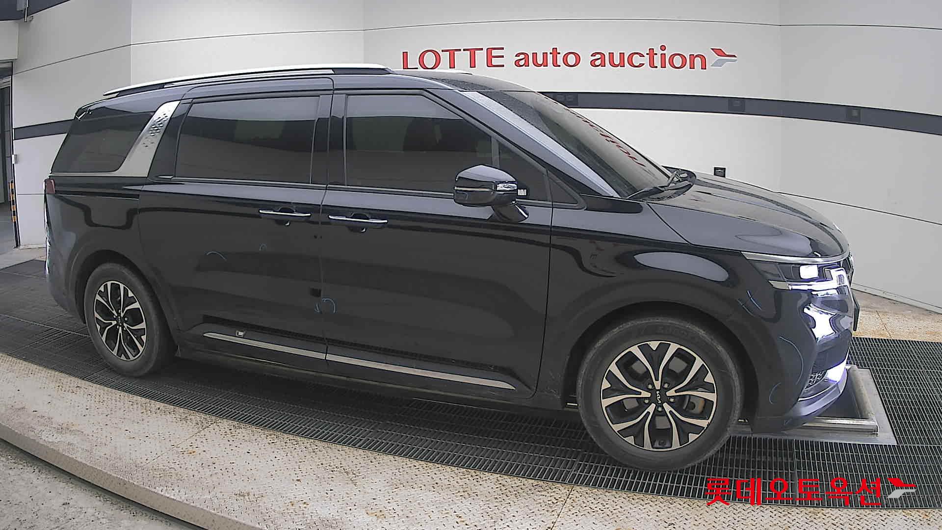 2022 - kia carnival