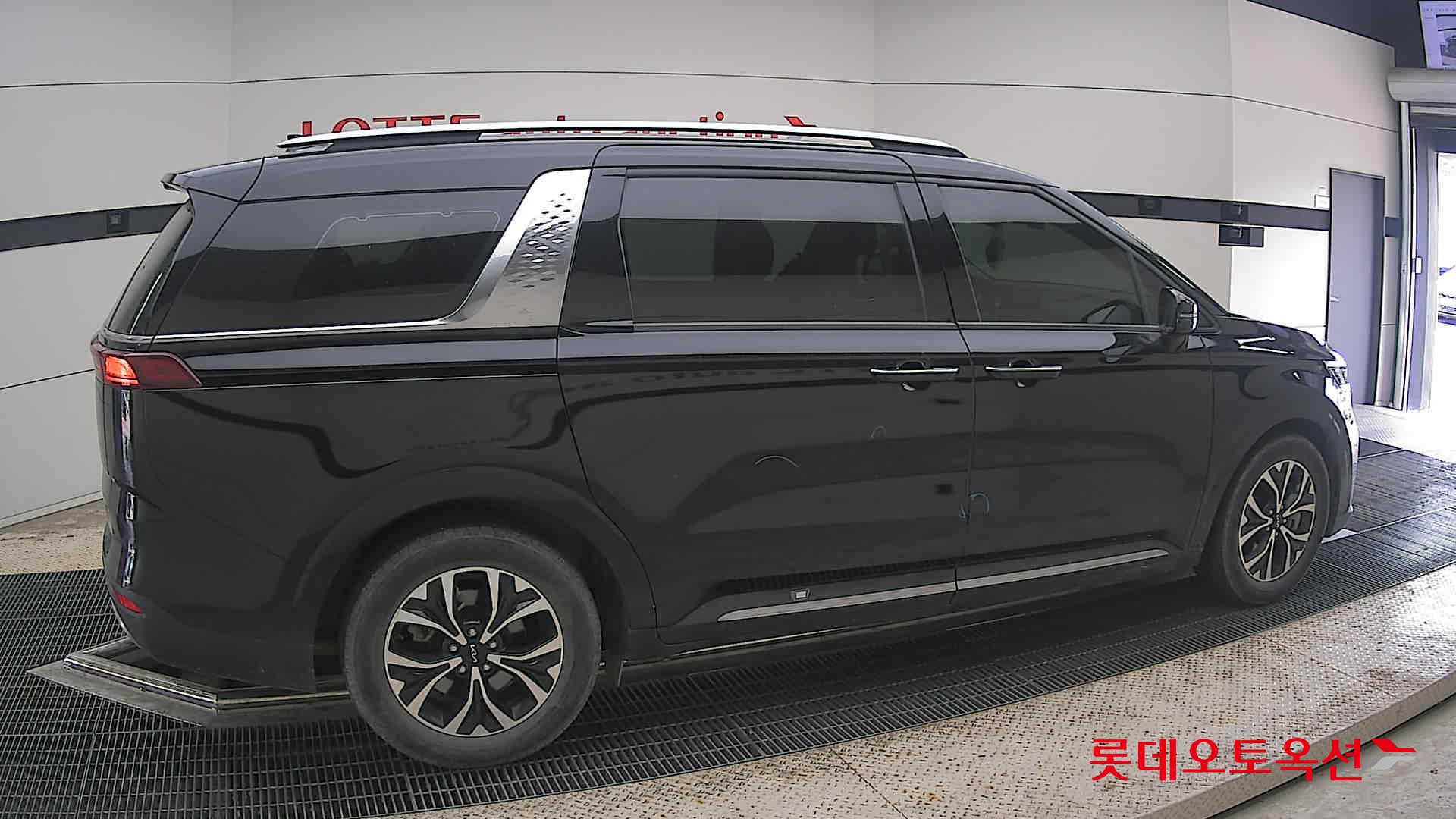 2022 - kia carnival