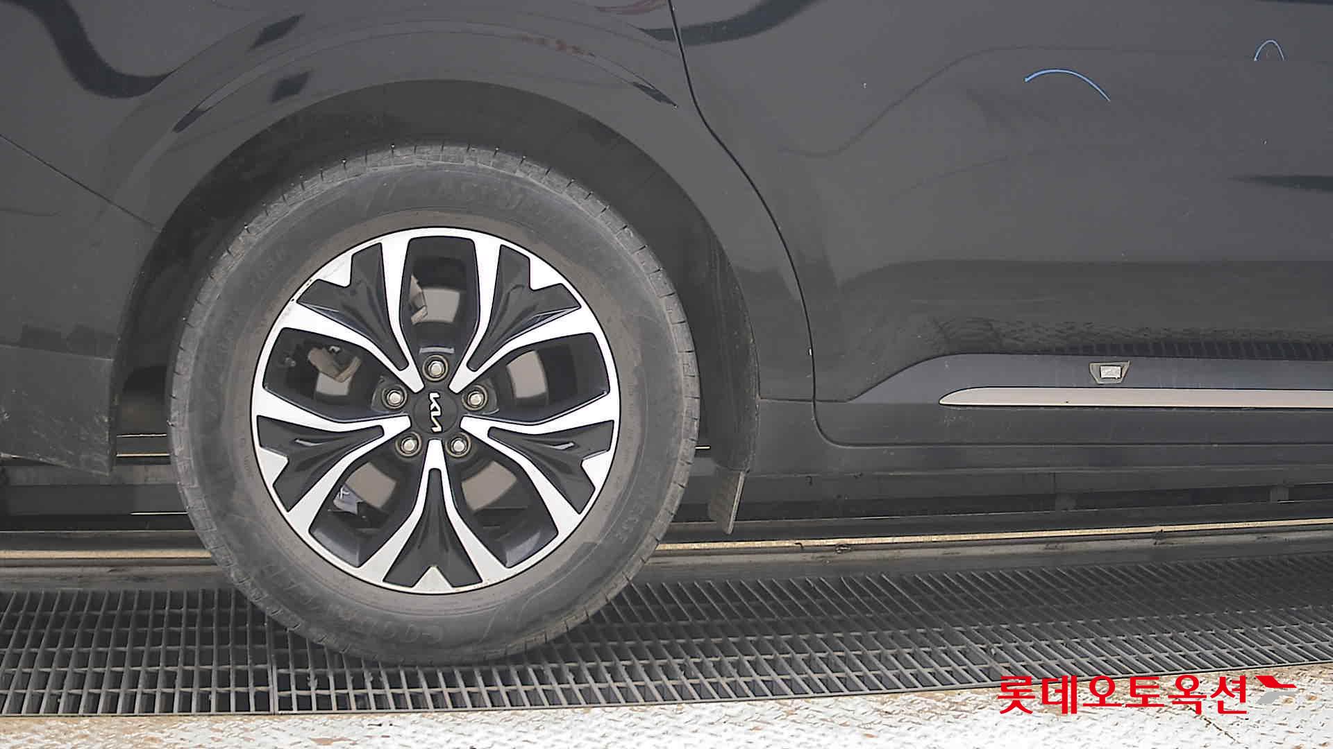 2022 - kia carnival