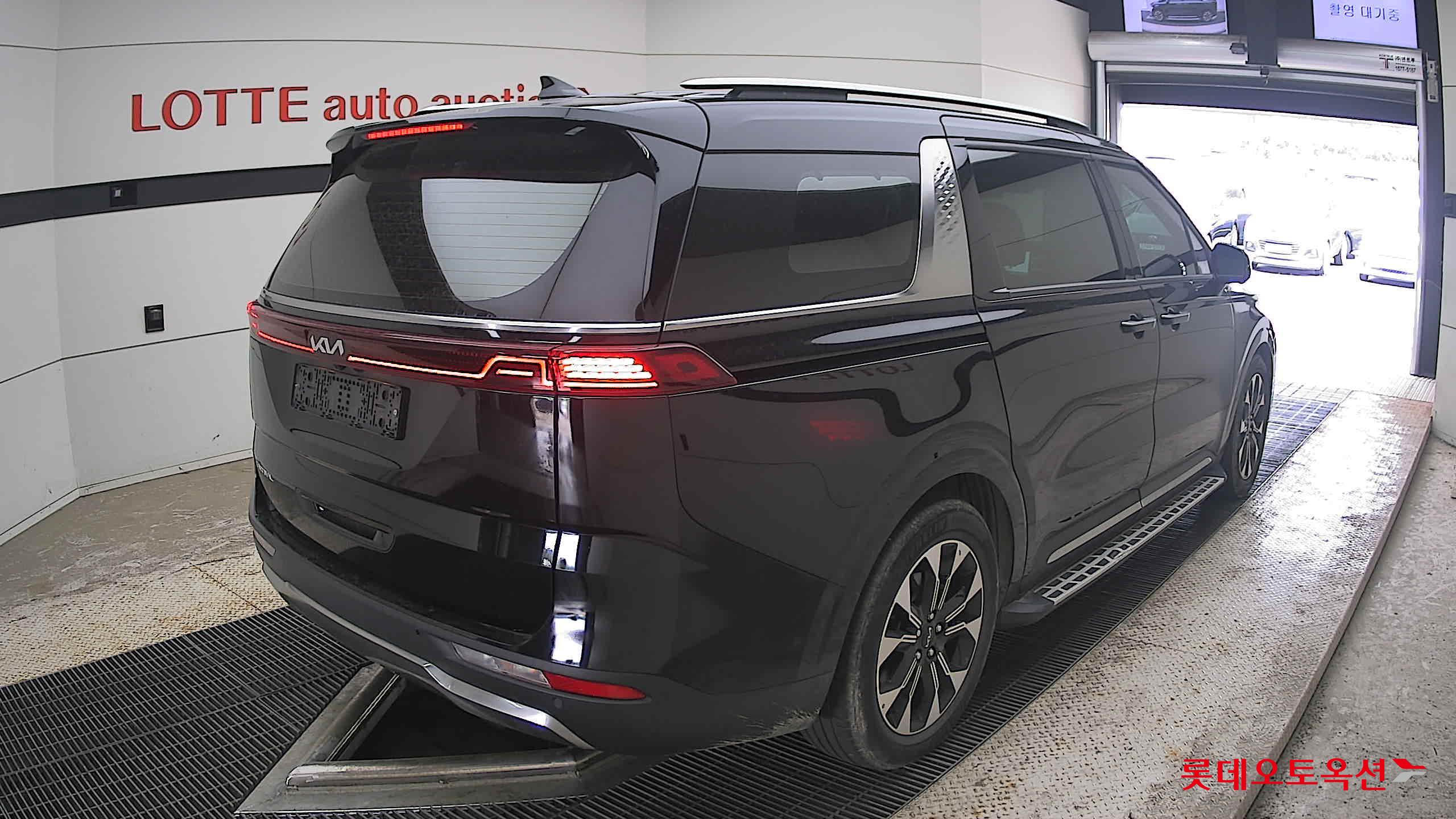 2023 - kia carnival