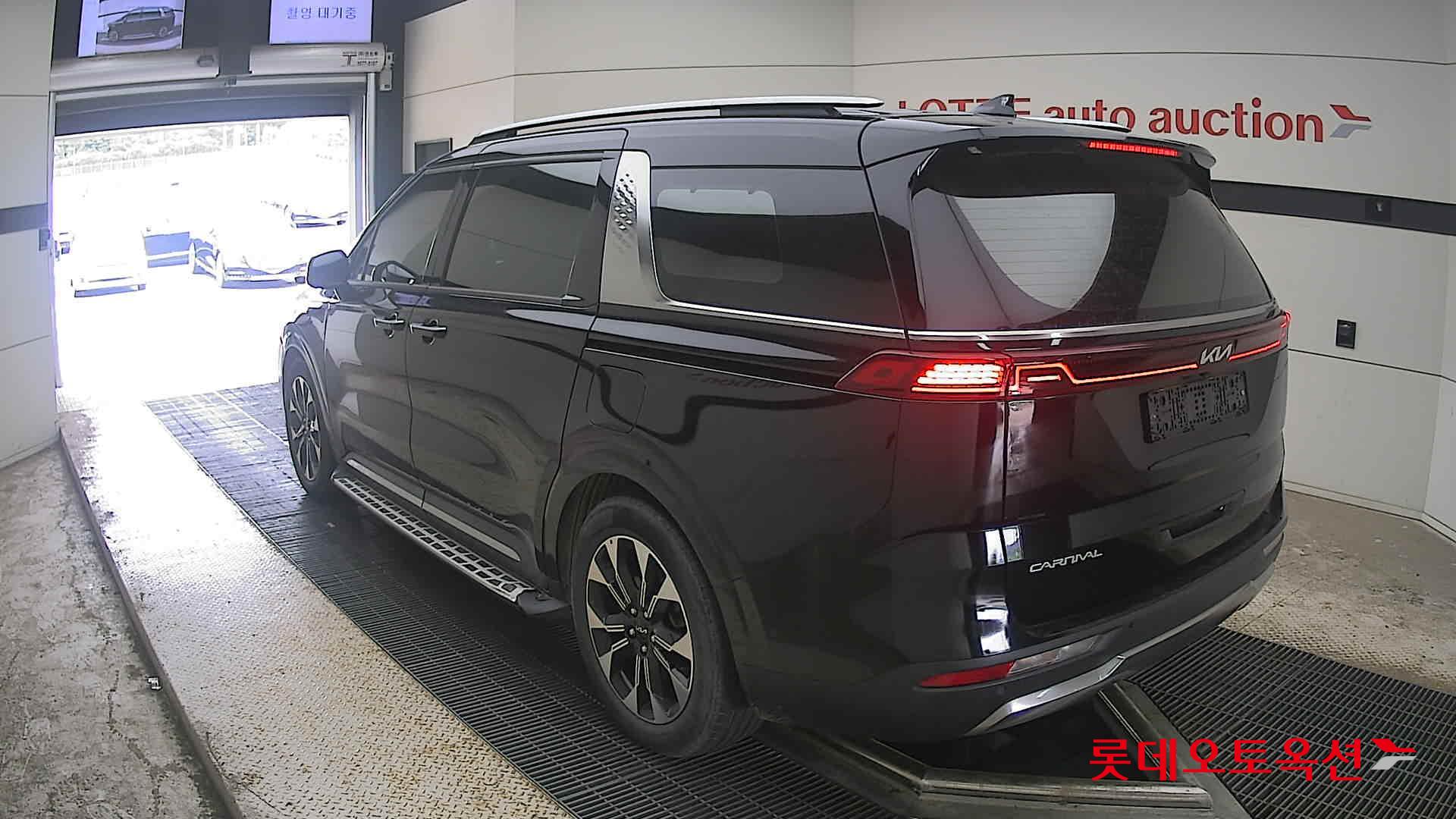 2023 - kia carnival