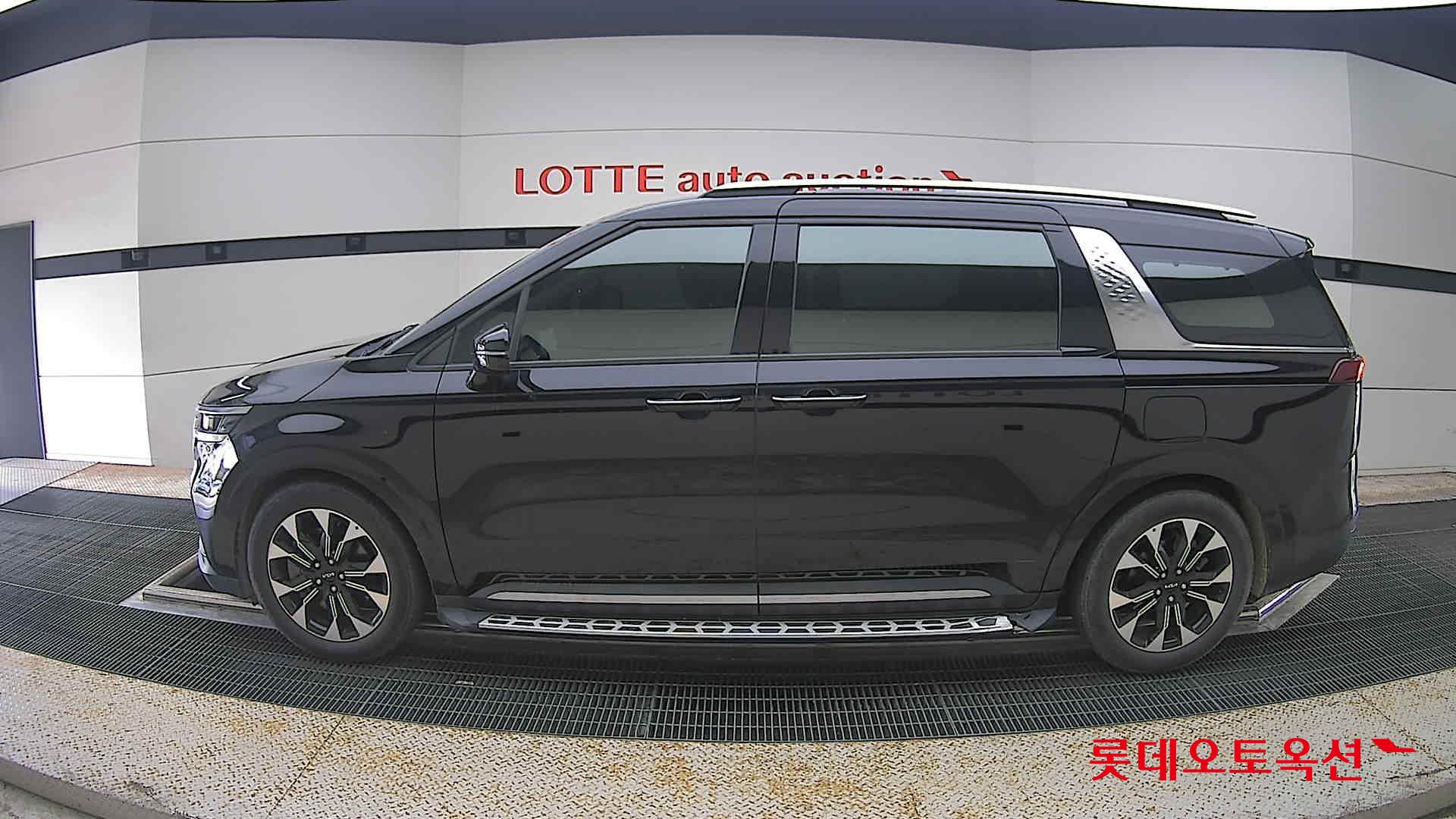 2023 - kia carnival