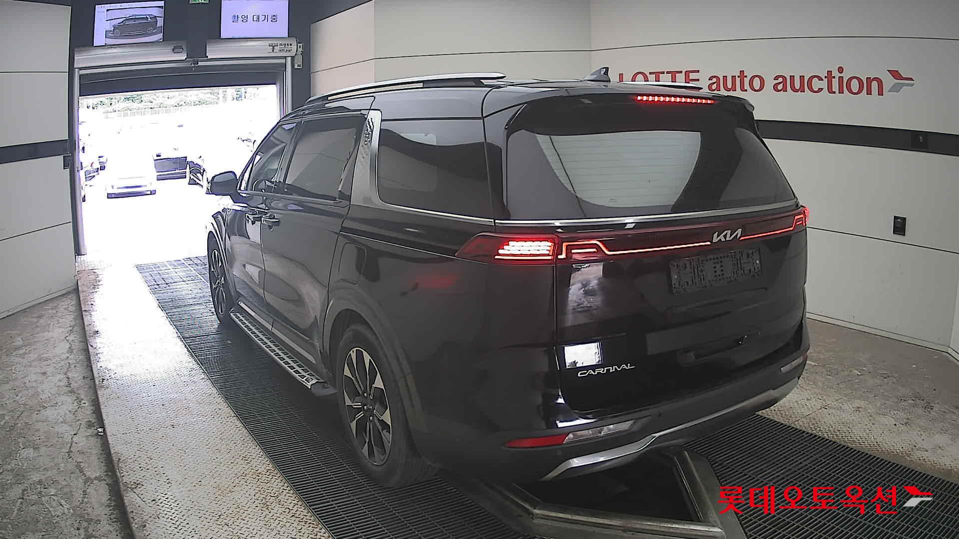 2023 - kia carnival