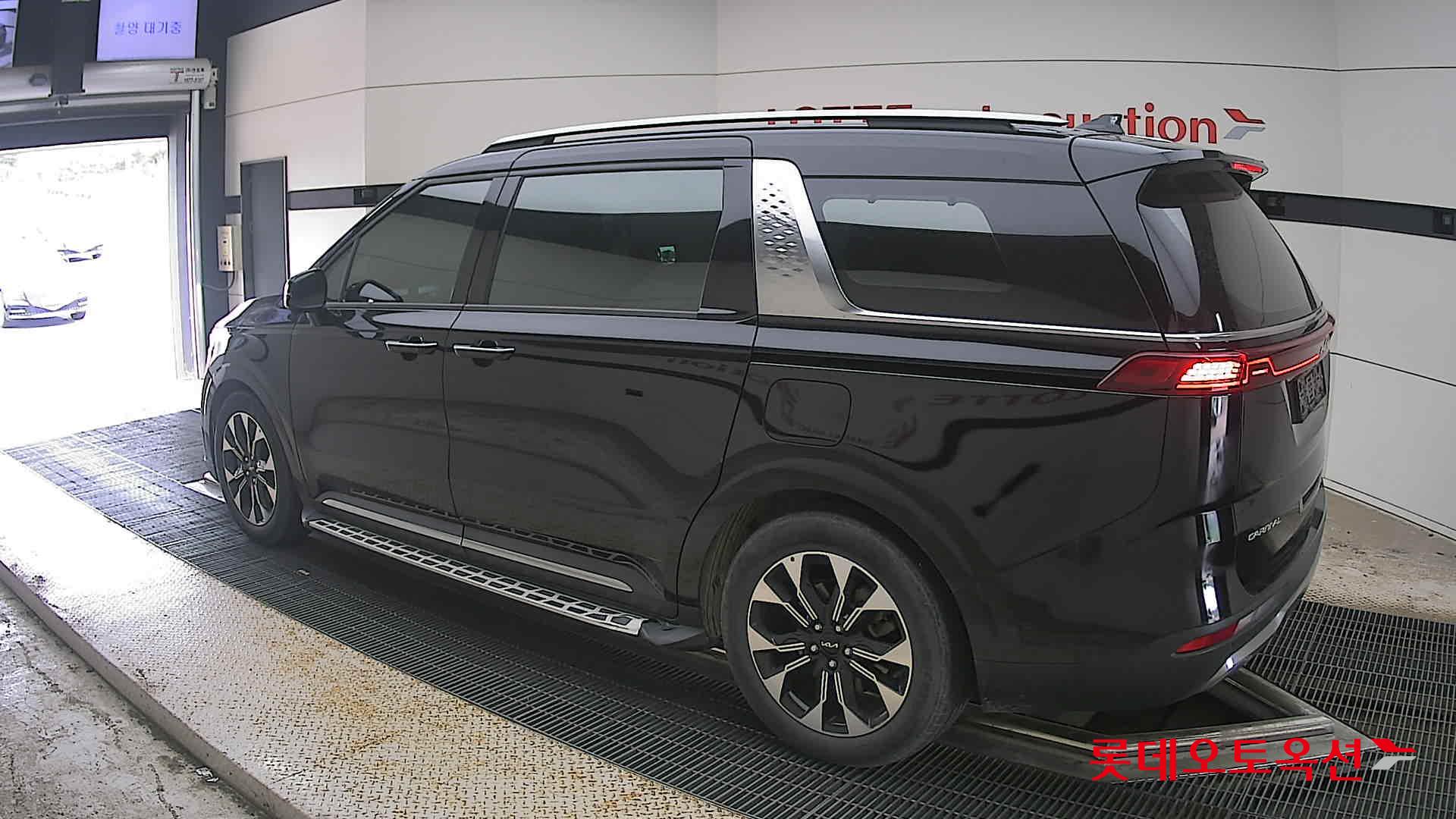 2023 - kia carnival