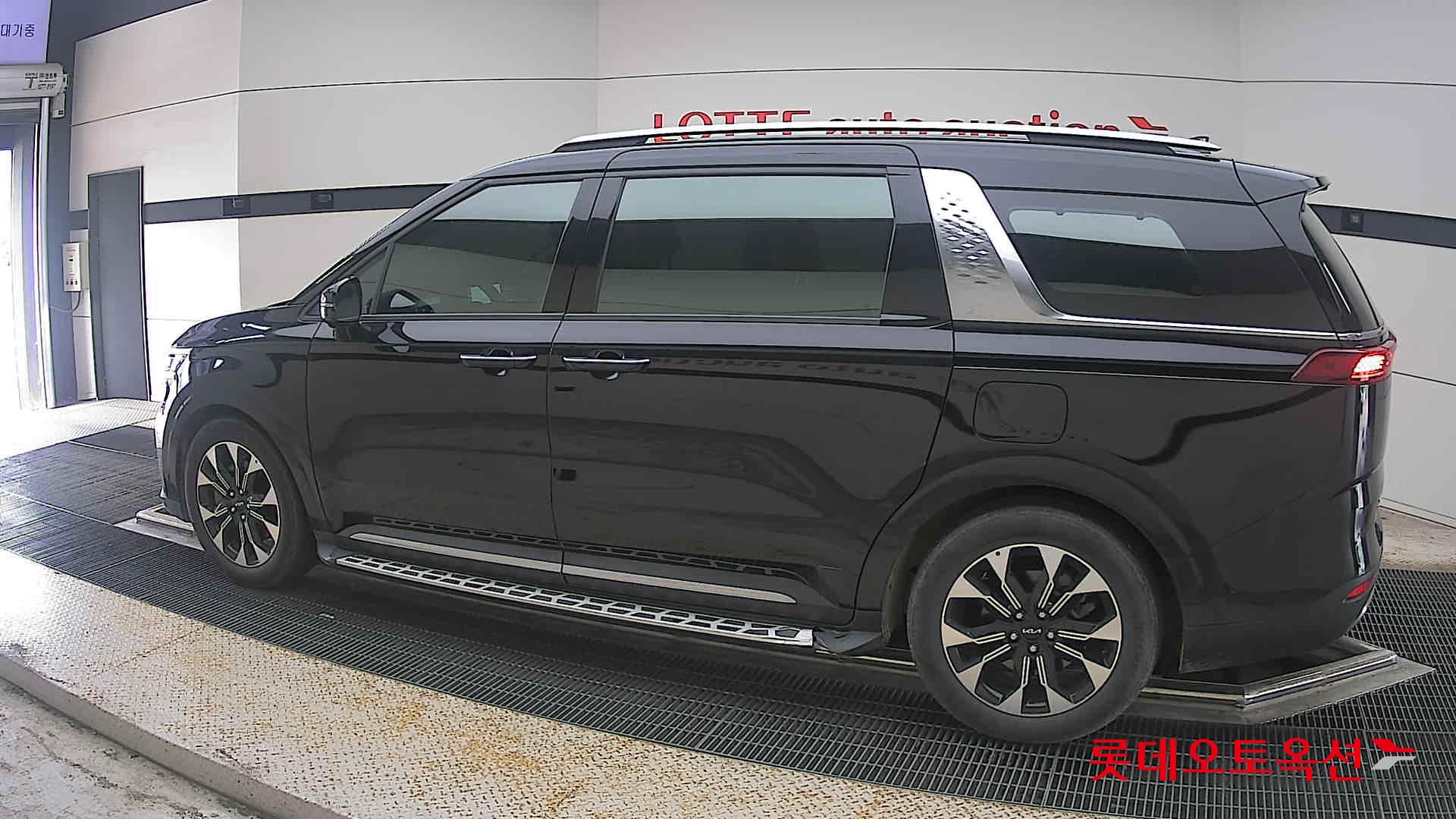2023 - kia carnival