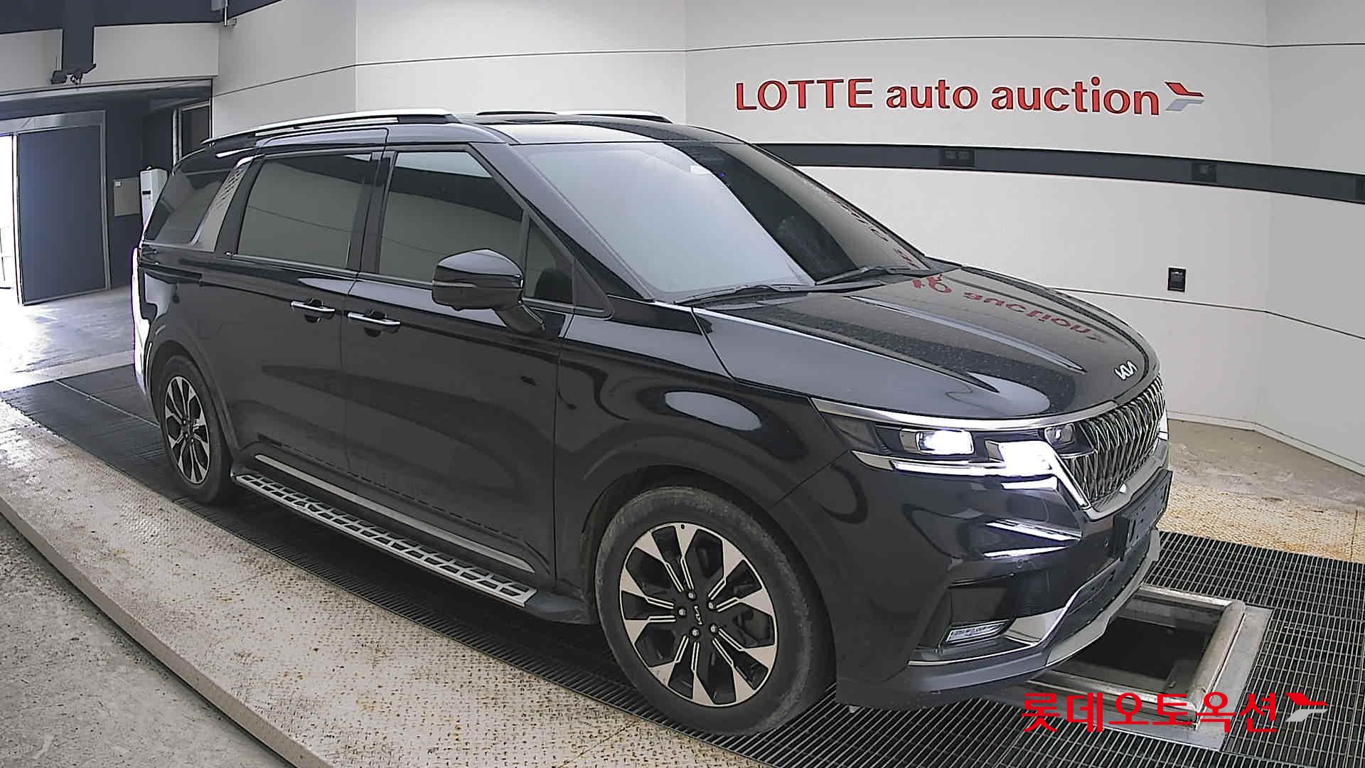 2023 - kia carnival