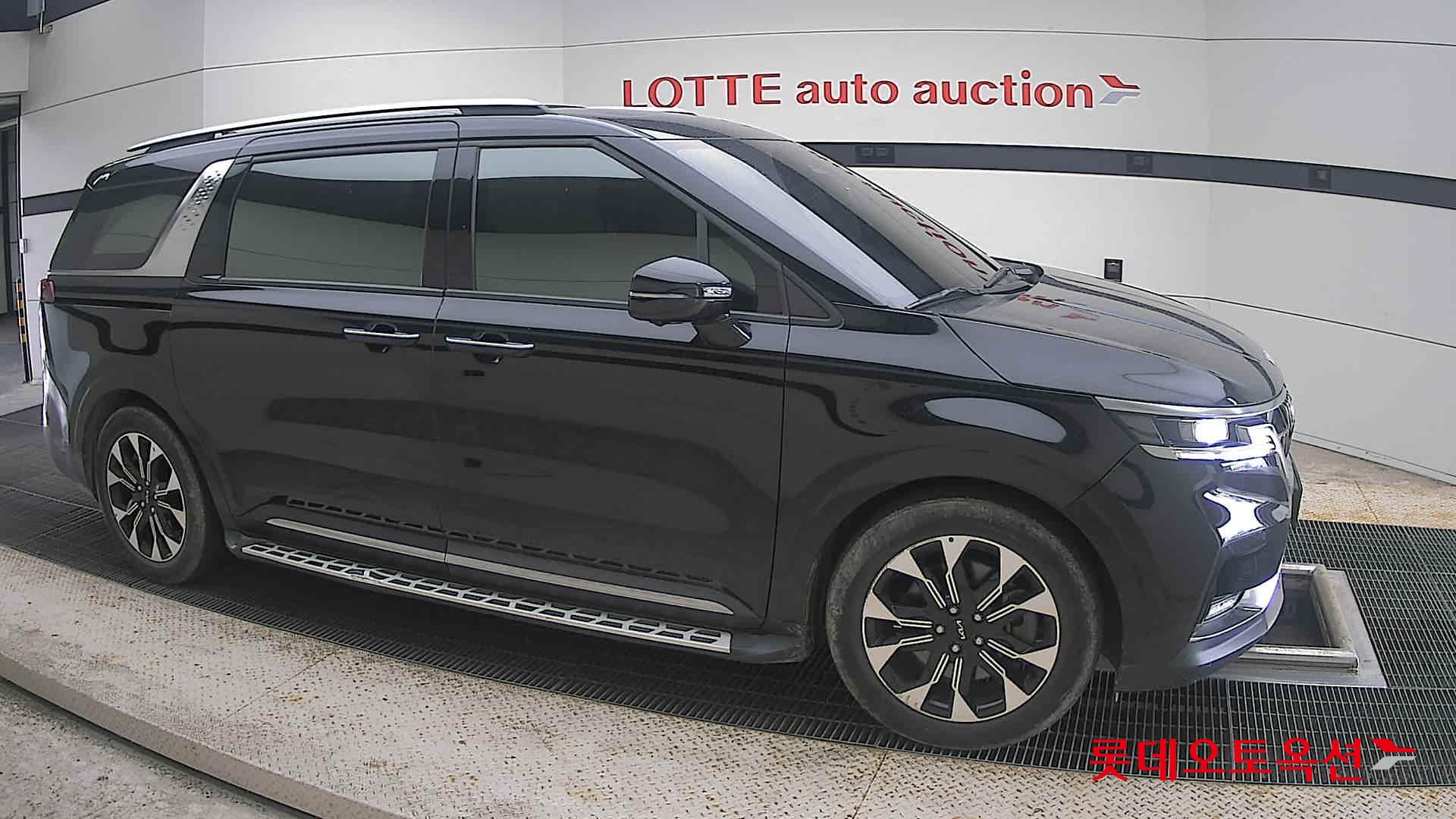 2023 - kia carnival