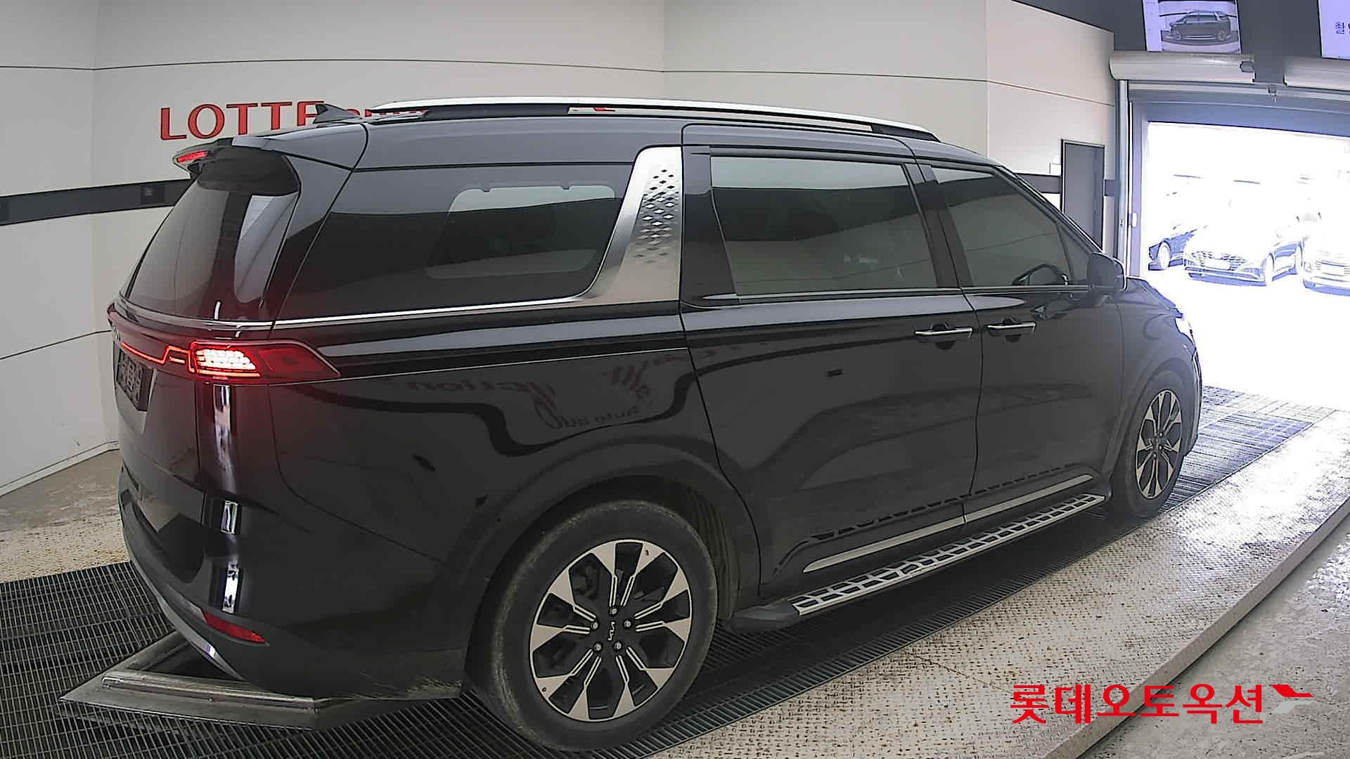 2023 - kia carnival