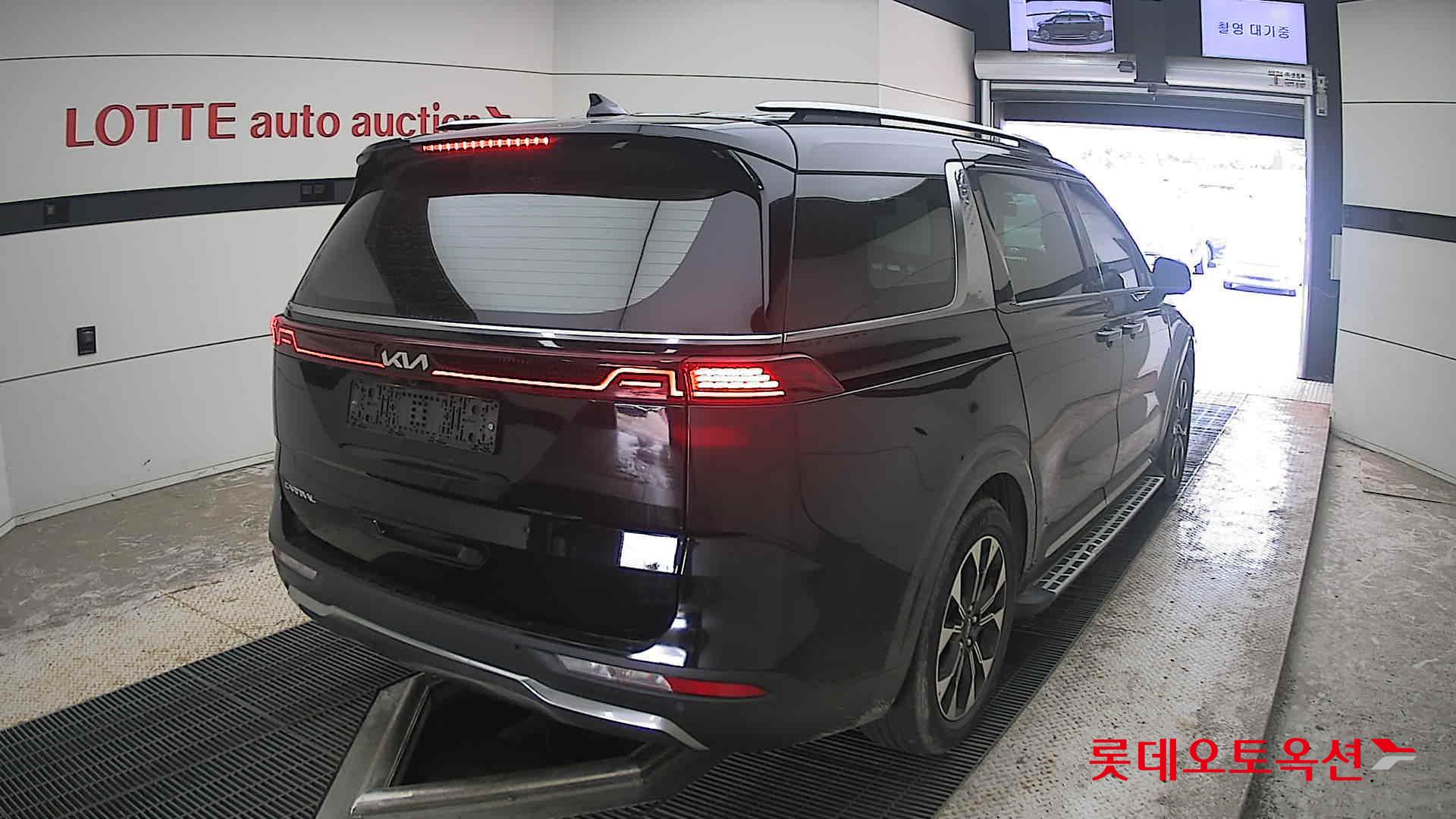 2023 - kia carnival