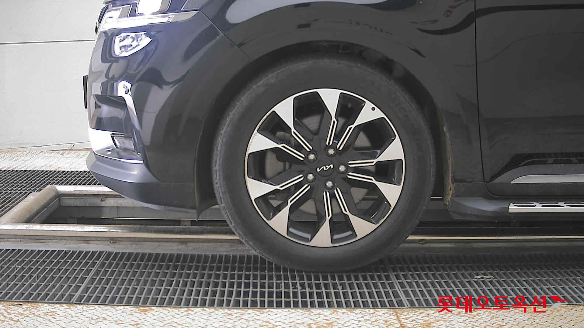 2023 - kia carnival