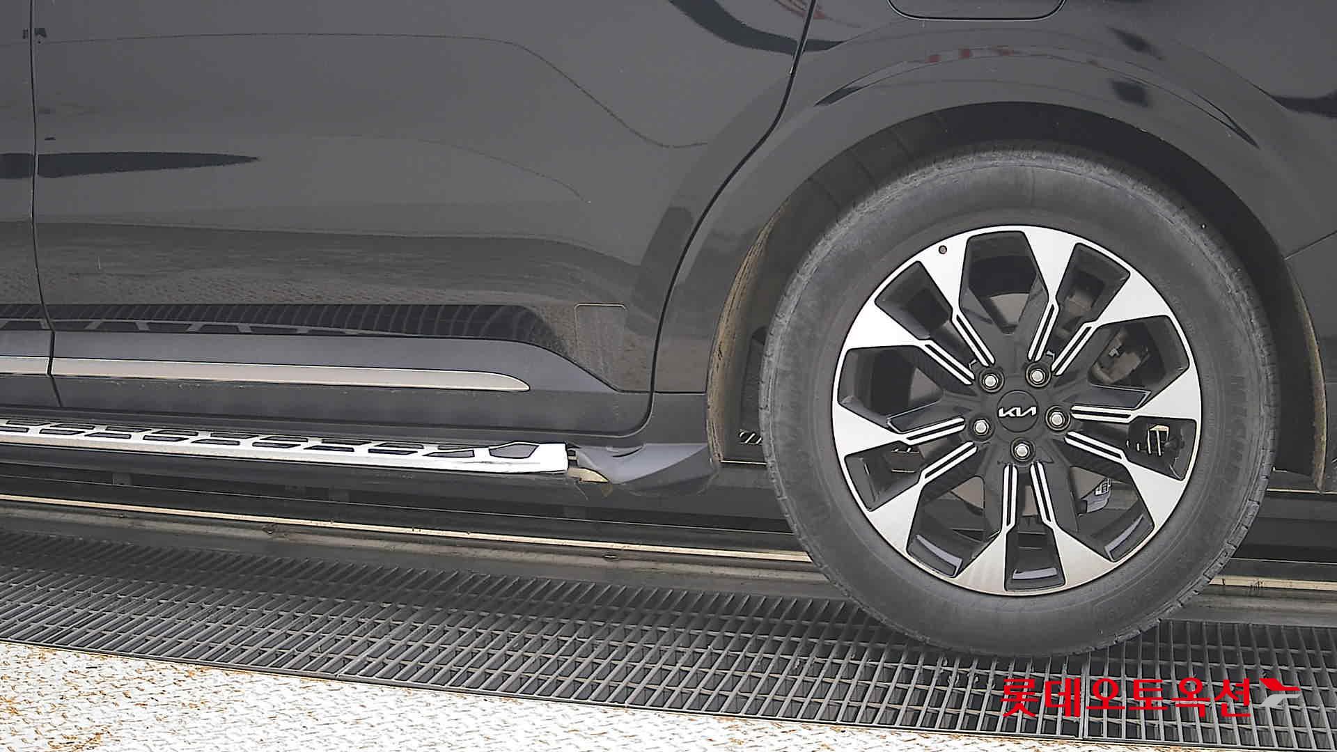 2023 - kia carnival