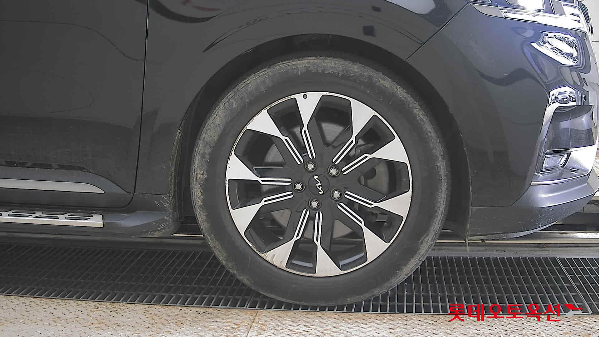 2023 - kia carnival