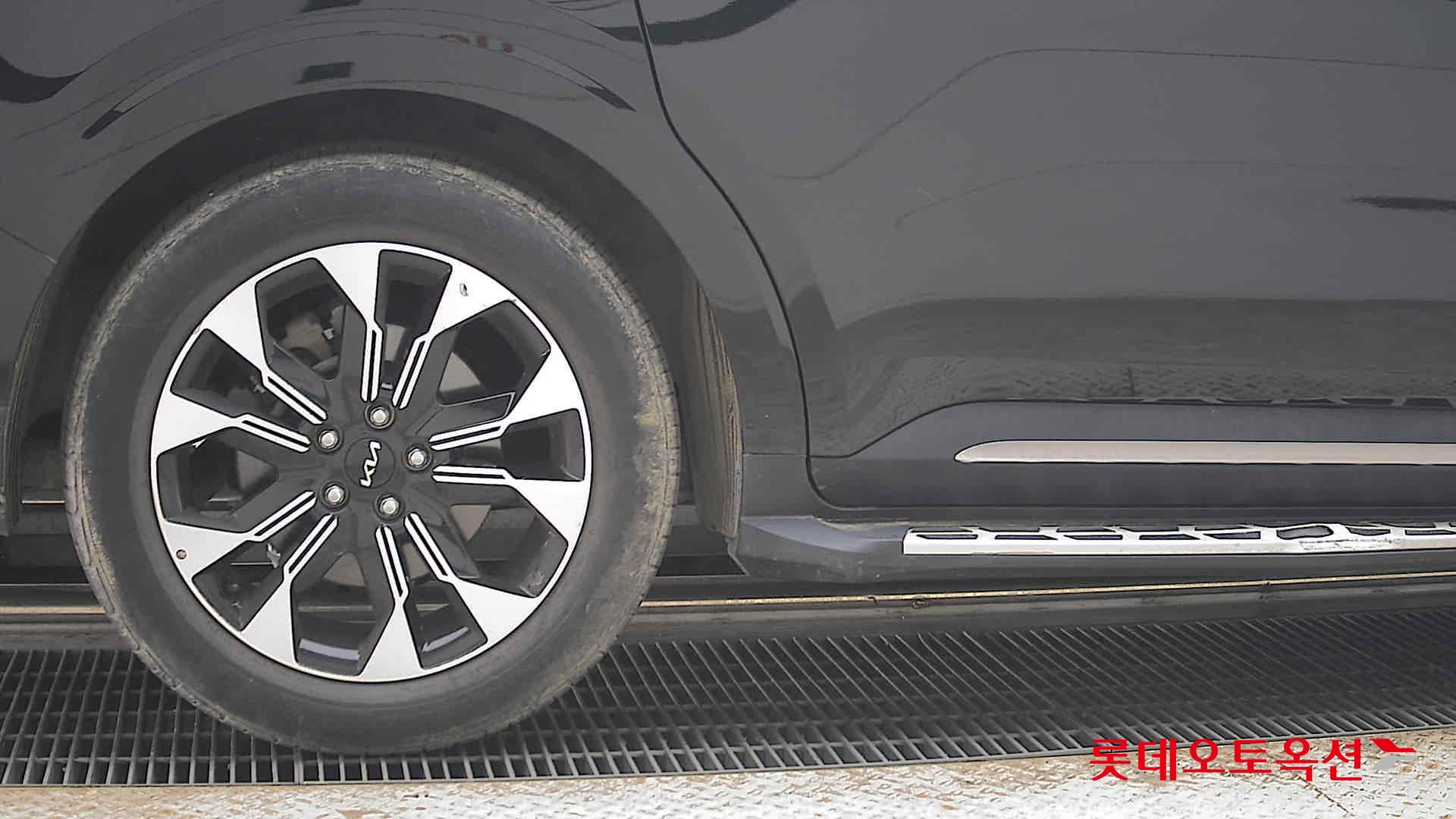 2023 - kia carnival