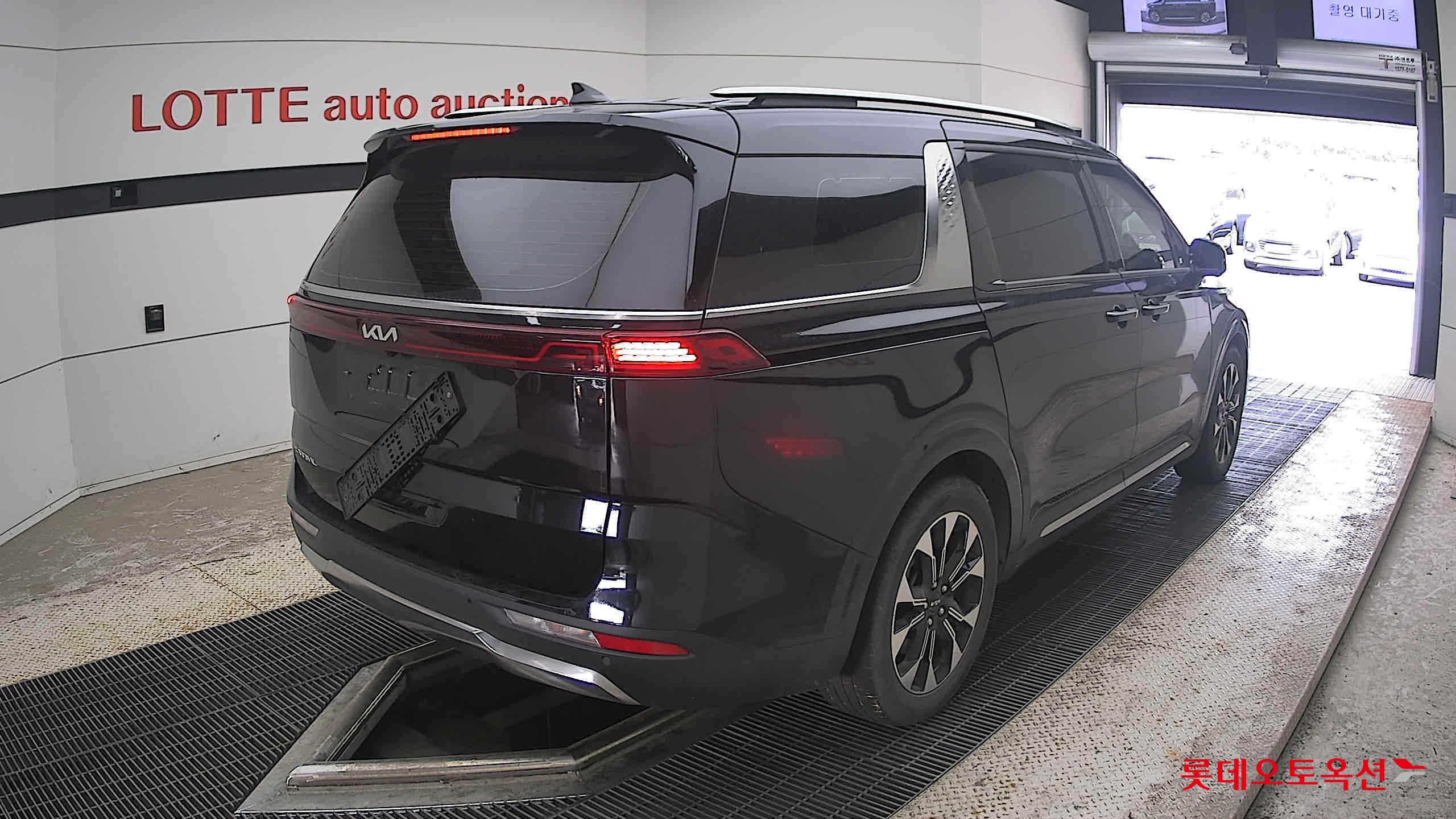 2023 - kia carnival