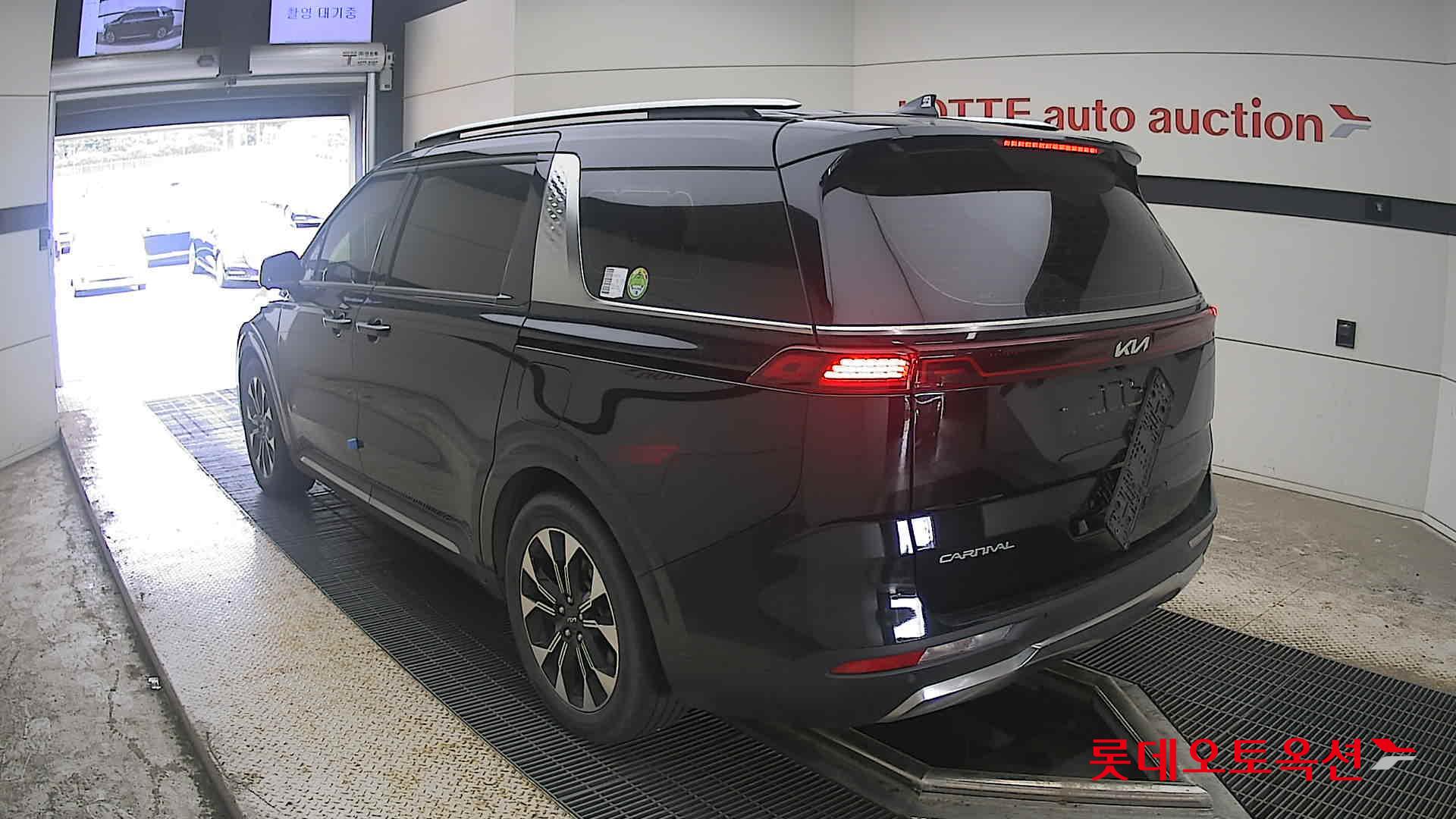2023 - kia carnival