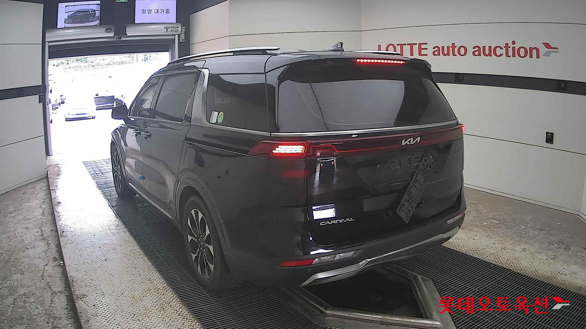 2023 - kia carnival
