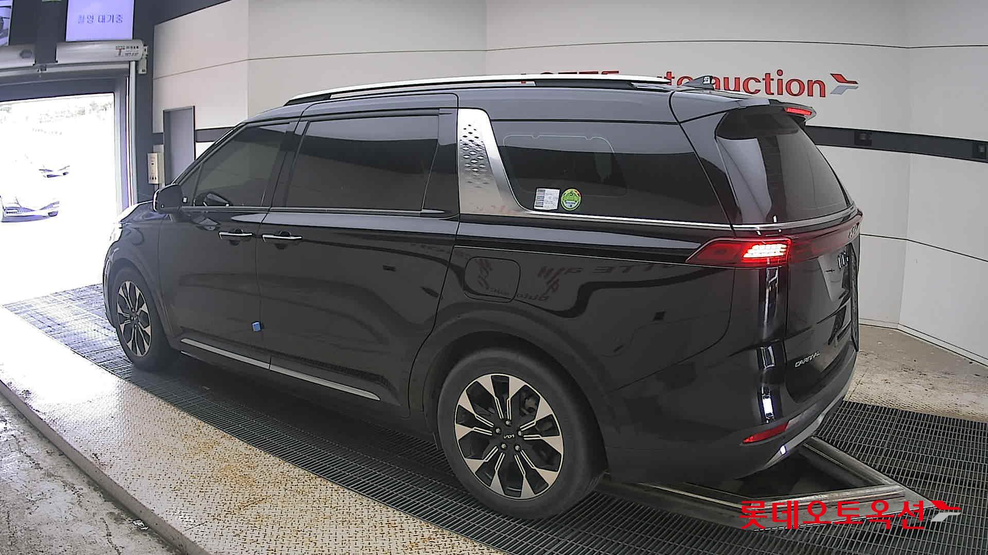 2023 - kia carnival