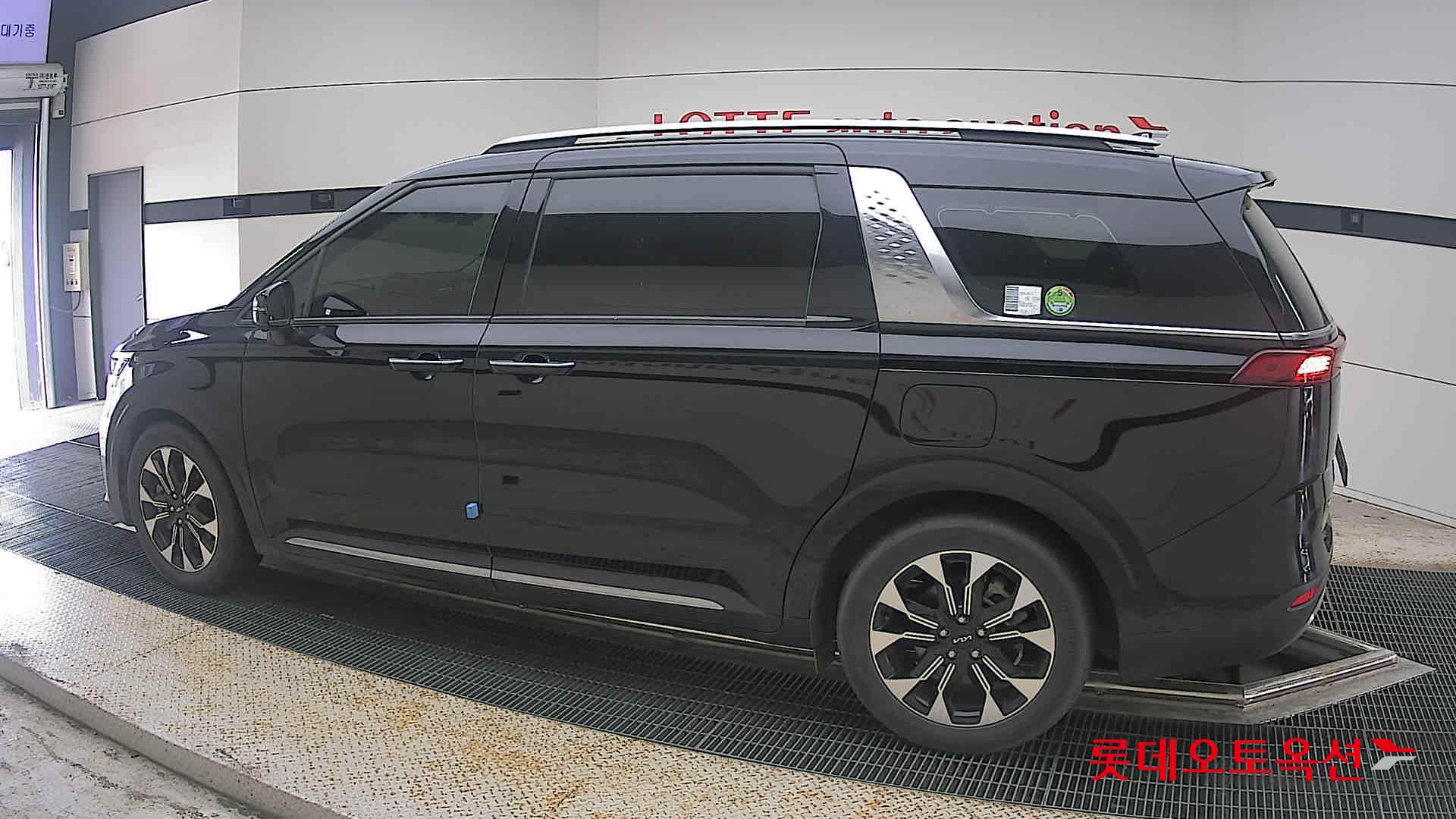 2023 - kia carnival