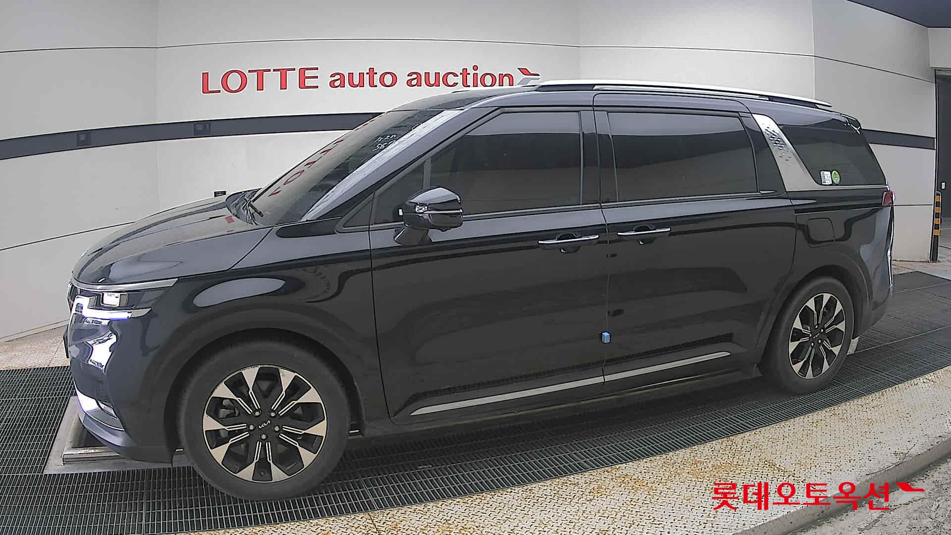 2023 - kia carnival