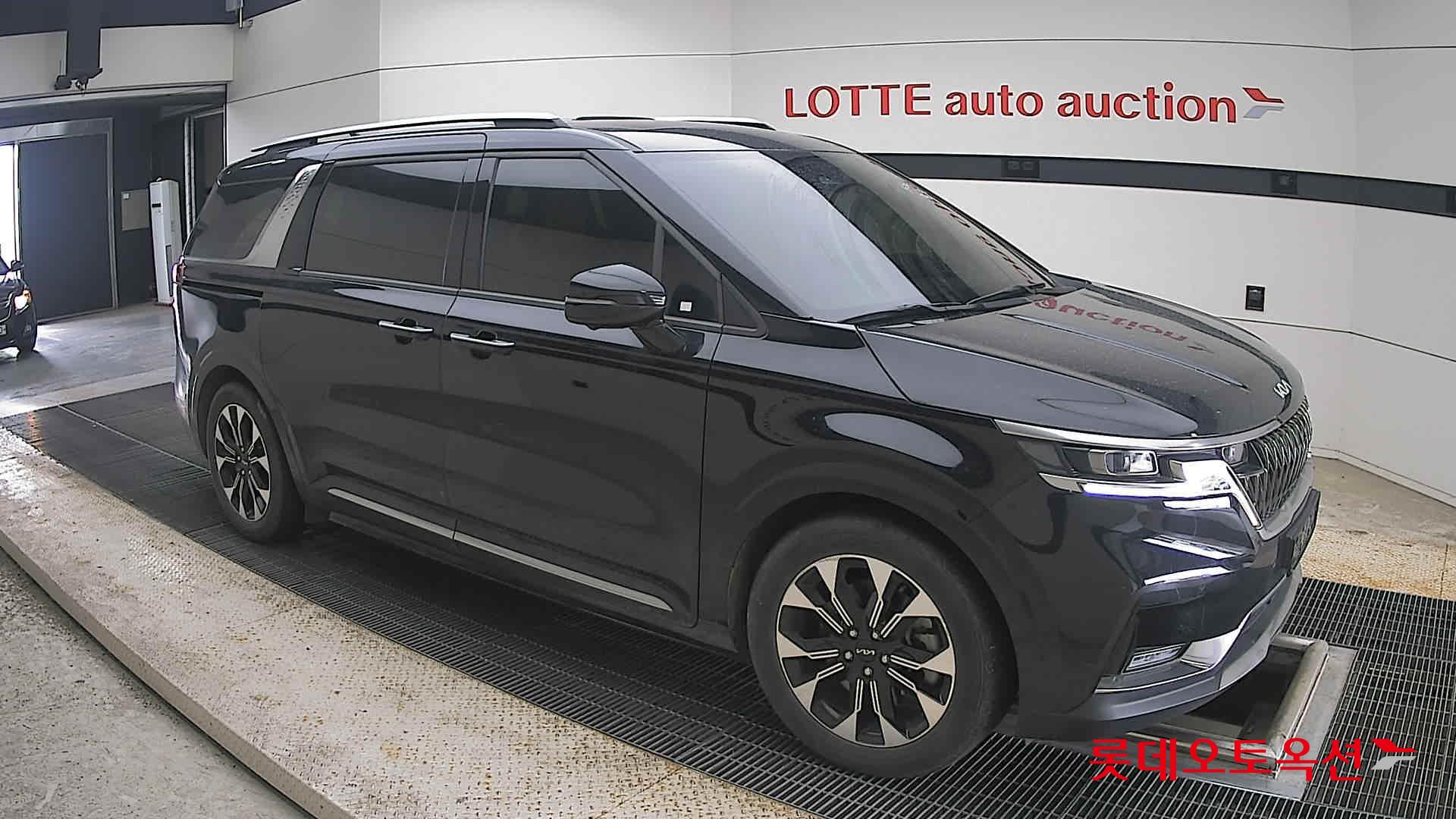 2023 - kia carnival