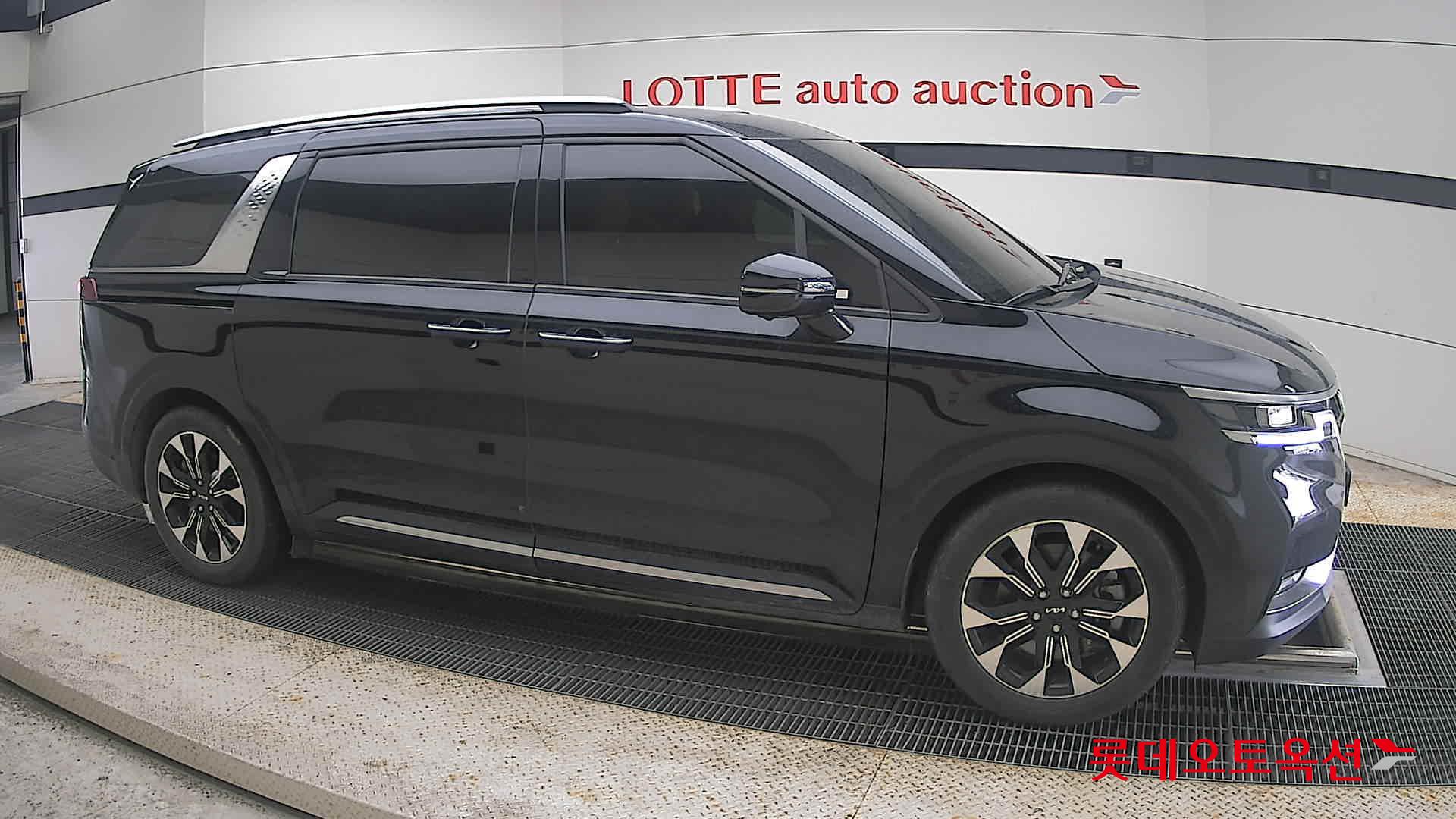 2023 - kia carnival