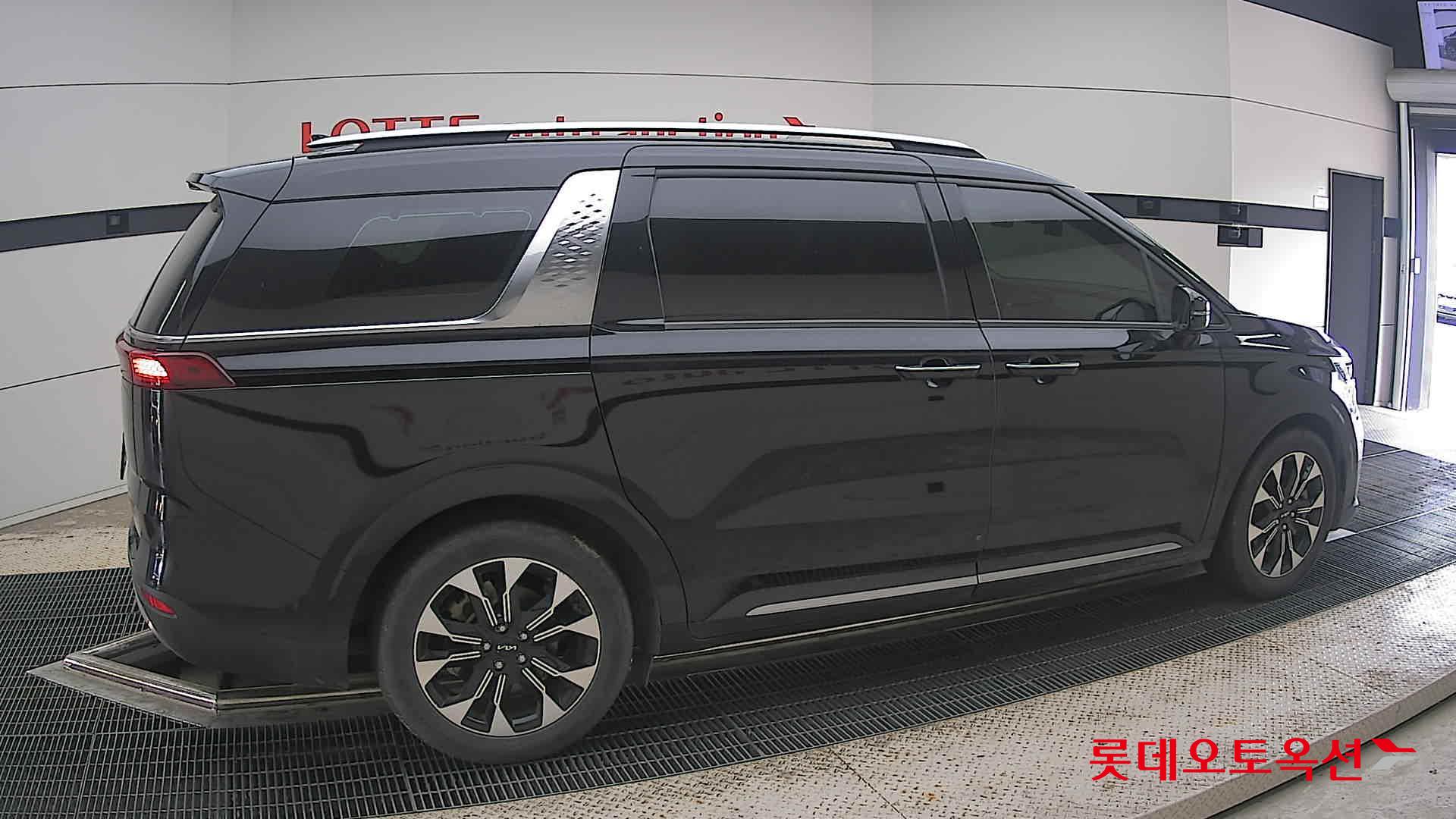 2023 - kia carnival