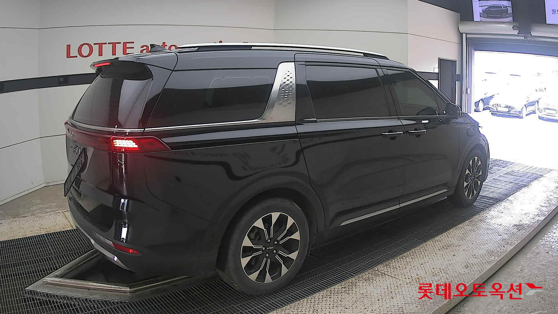 2023 - kia carnival