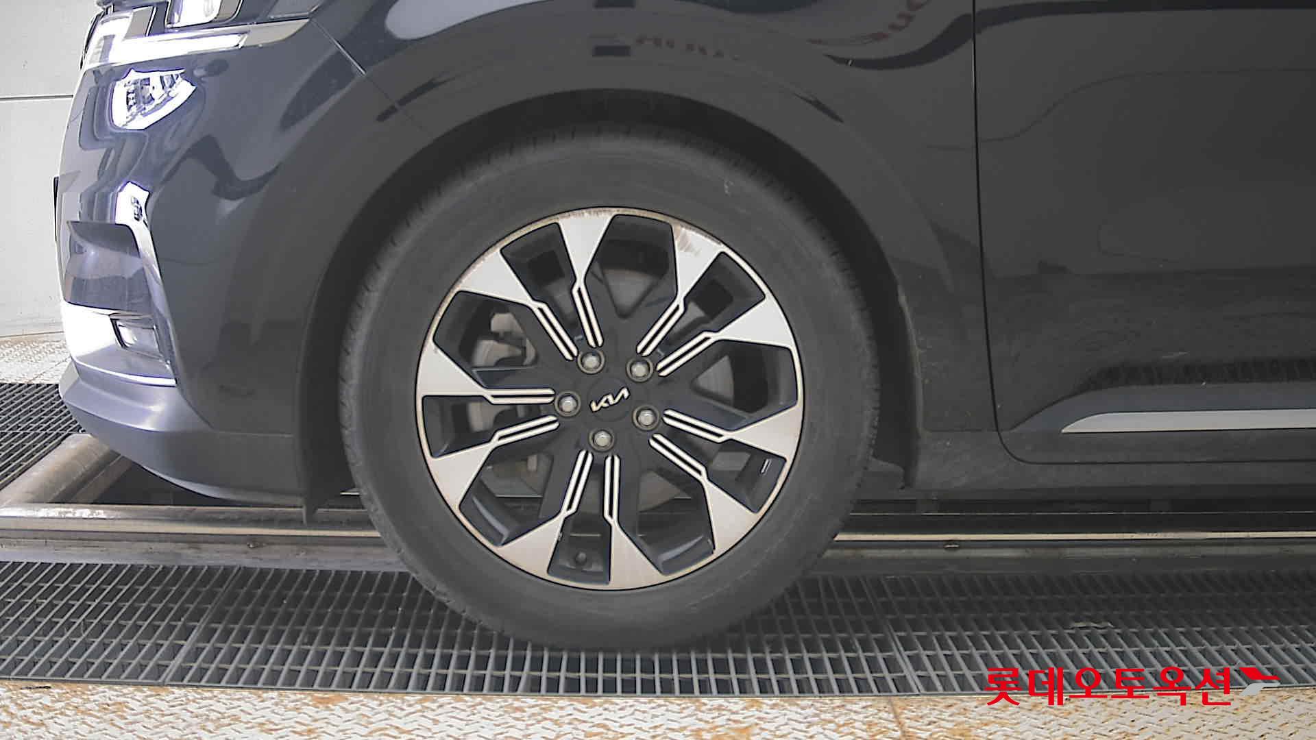 2023 - kia carnival