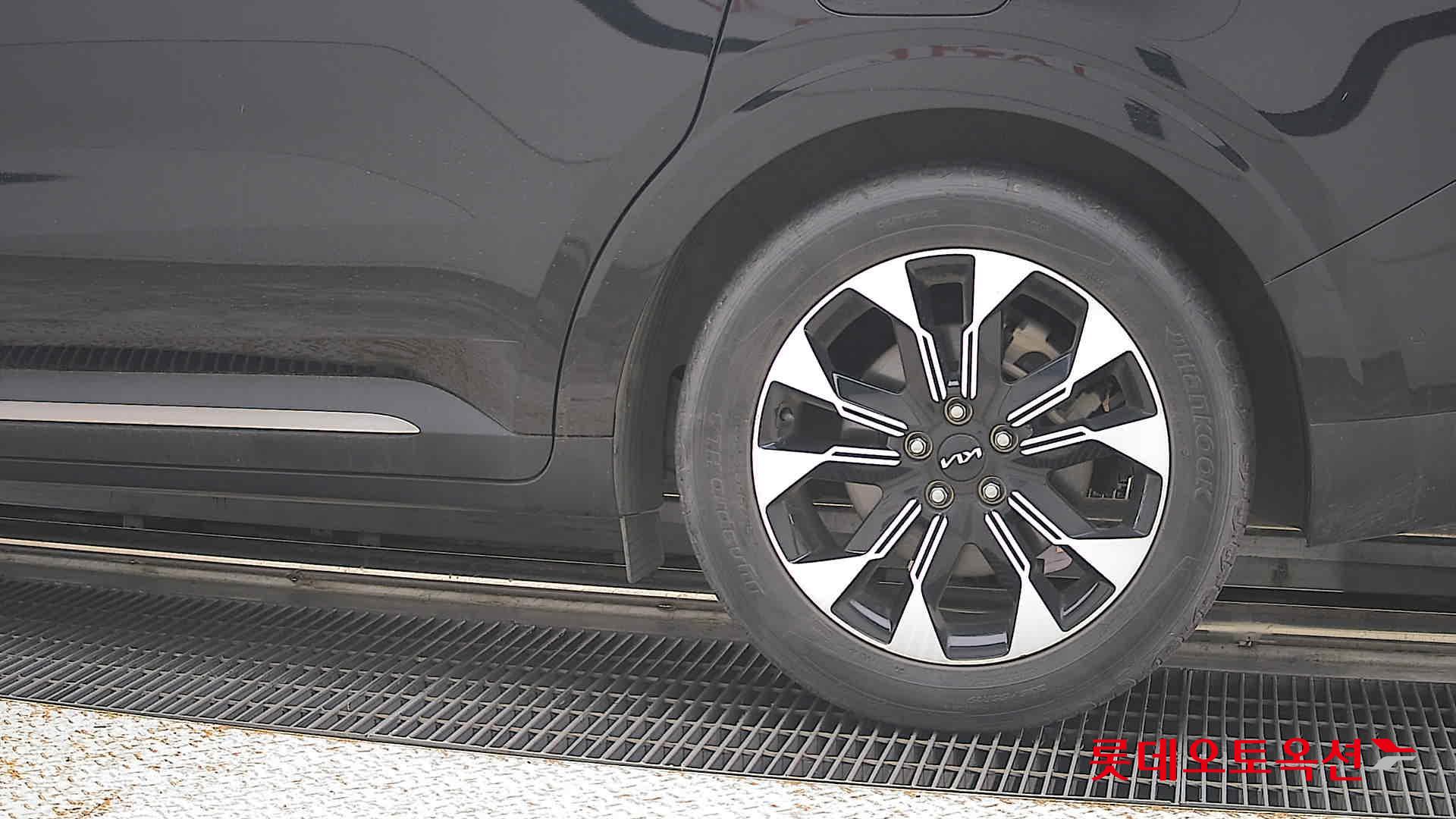 2023 - kia carnival