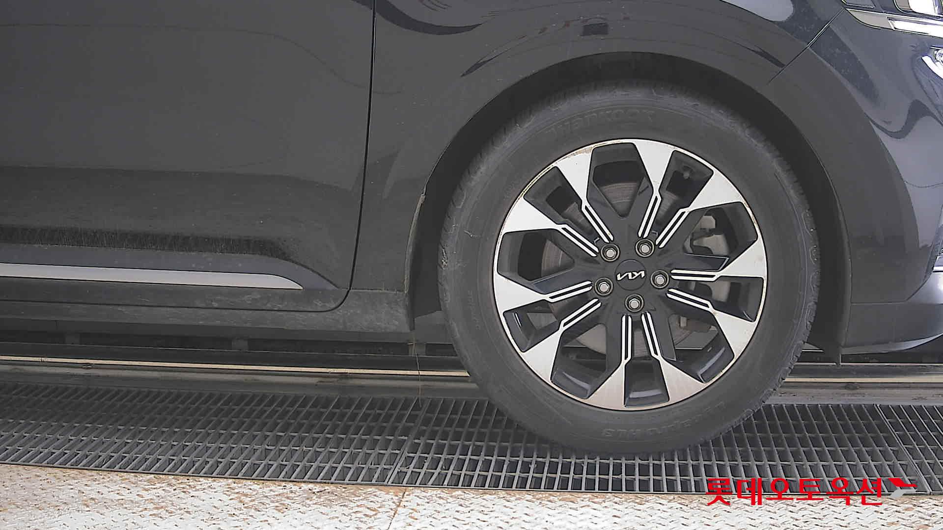 2023 - kia carnival