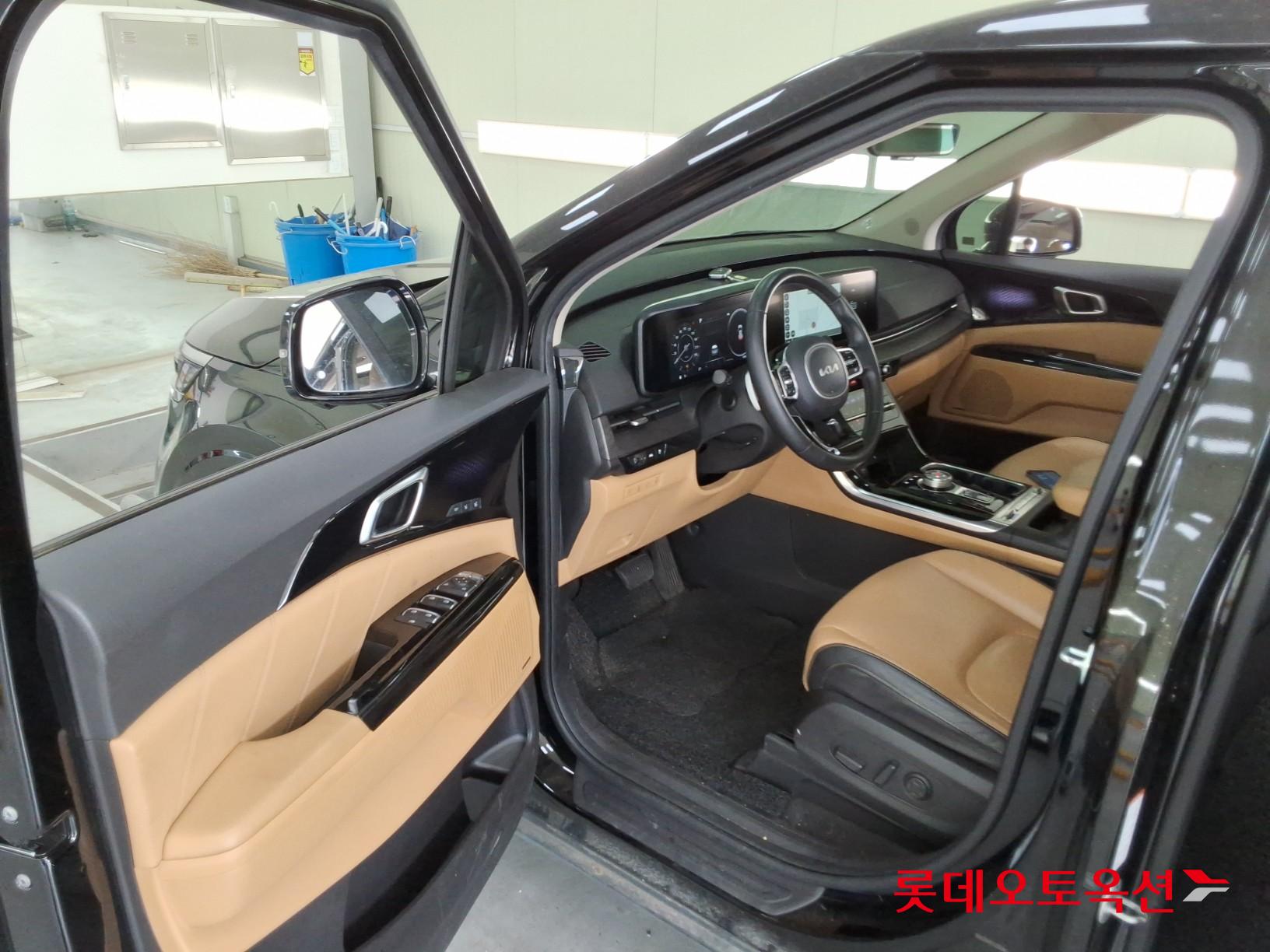 2023 - kia carnival