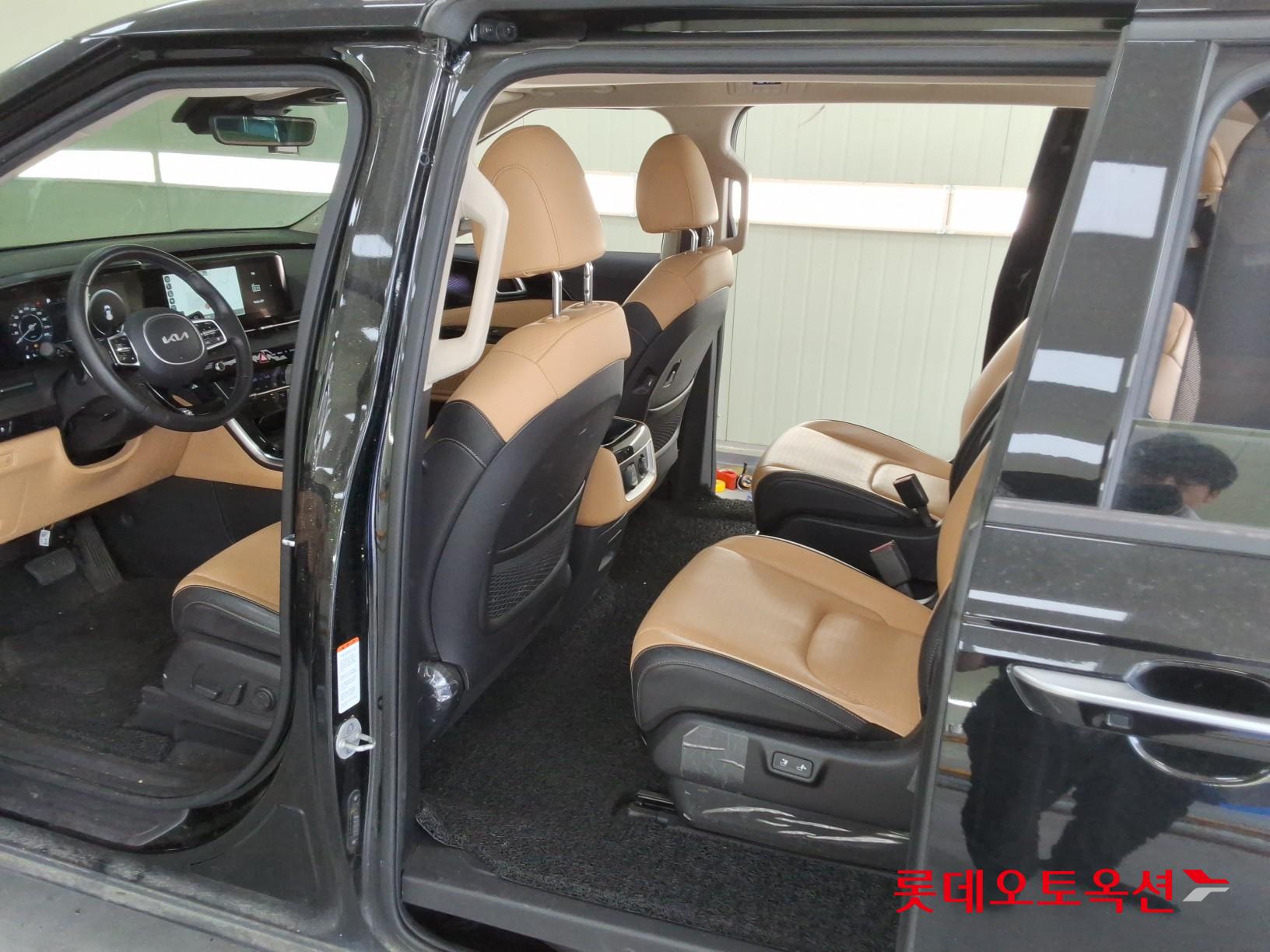 2023 - kia carnival
