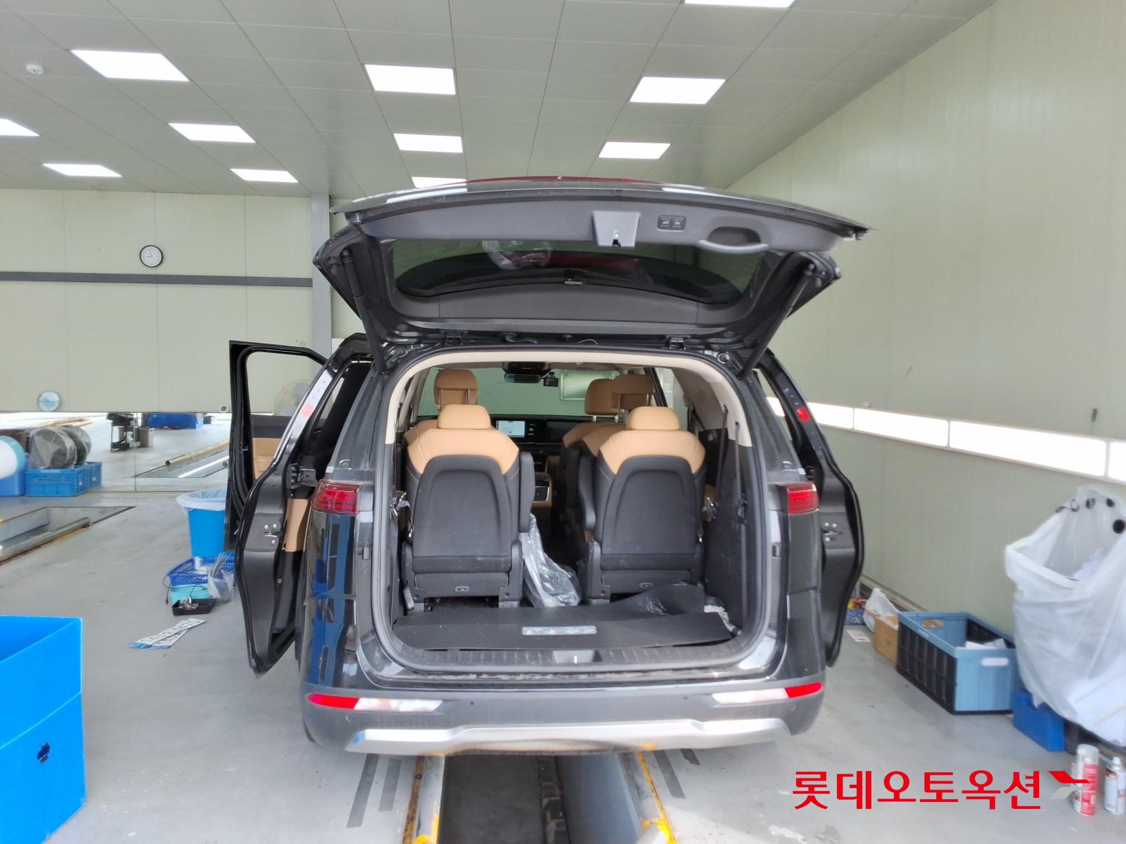 2023 - kia carnival