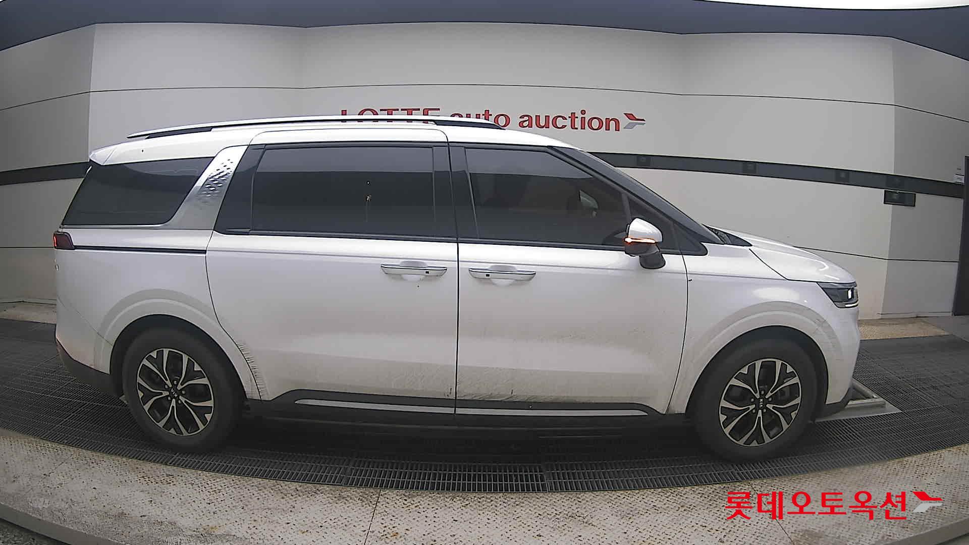 2021 - kia carnival