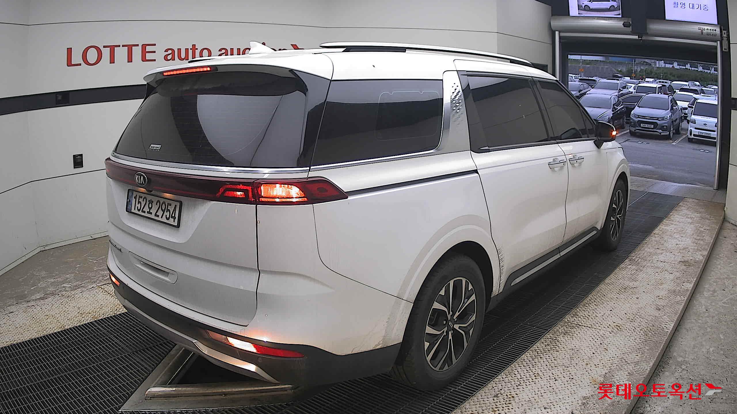 2021 - kia carnival