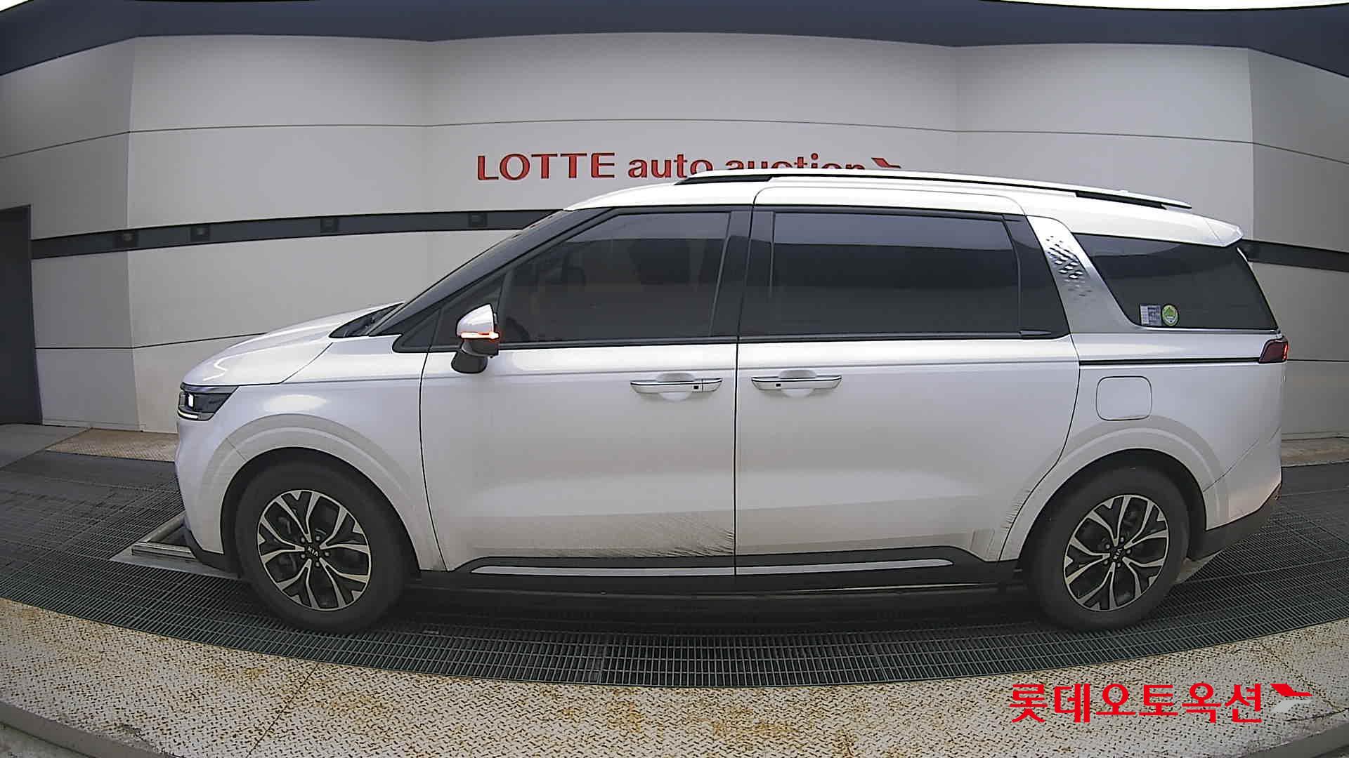 2021 - kia carnival