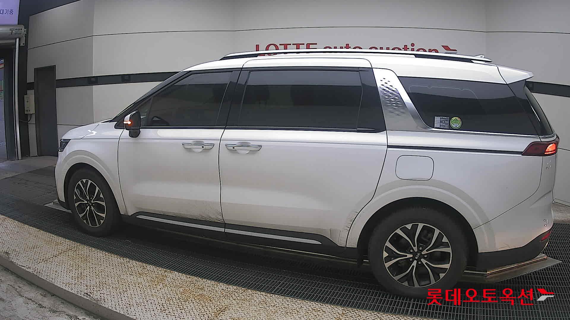 2021 - kia carnival