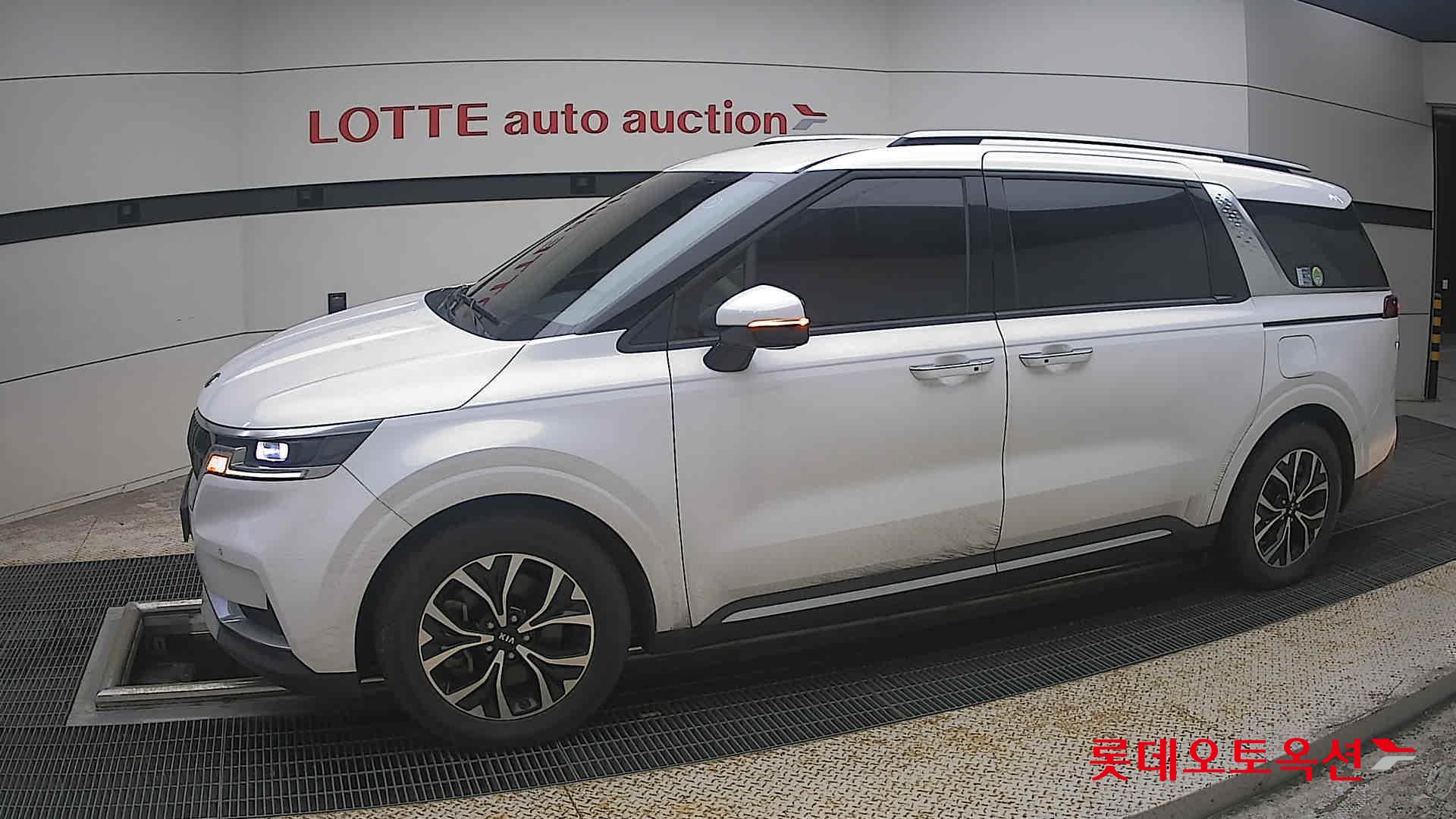 2021 - kia carnival