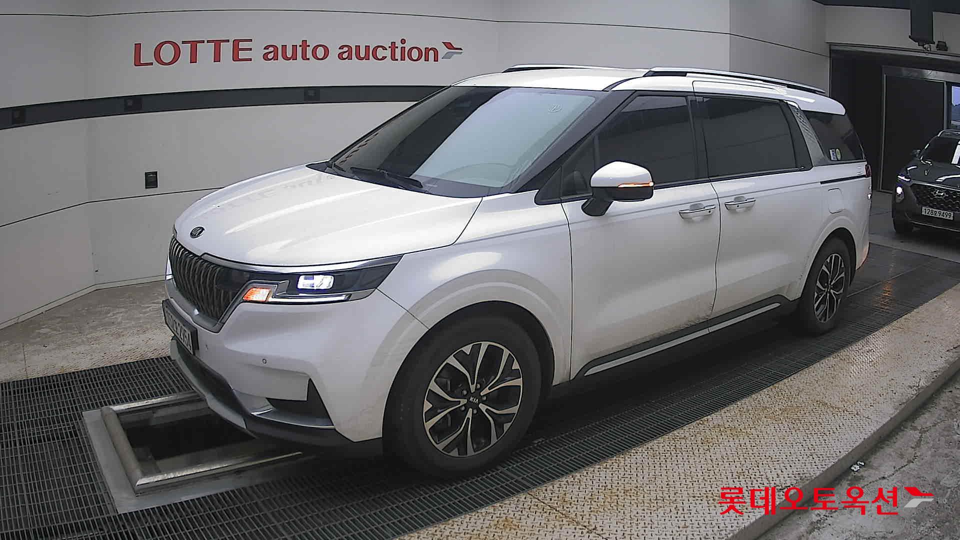 2021 - kia carnival