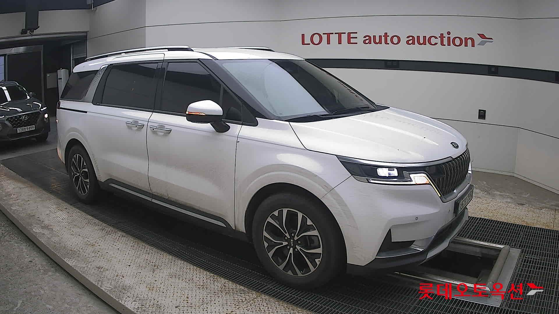 2021 - kia carnival