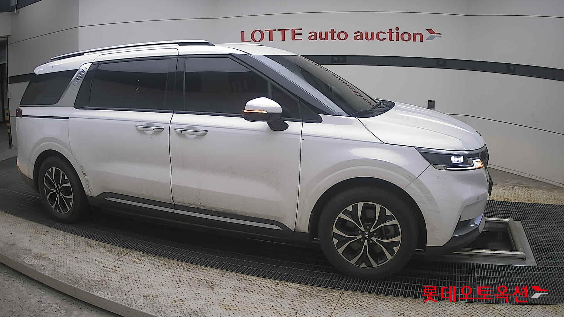 2021 - kia carnival